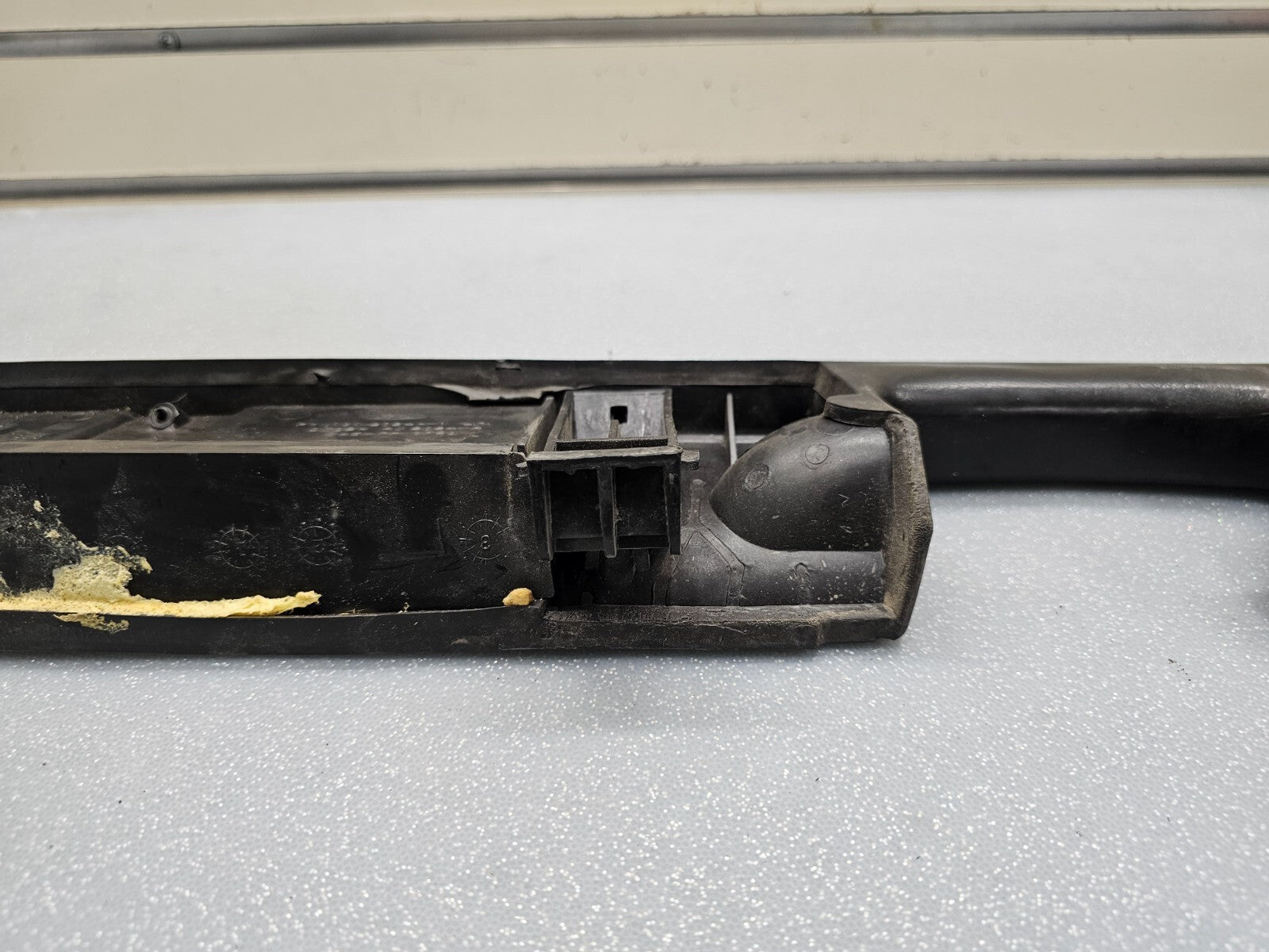 99-07 Ford F250 F350 EXCURSION DOOR PANEL ARMREST LEFT DRIVER HANDLE PULL BLACK
