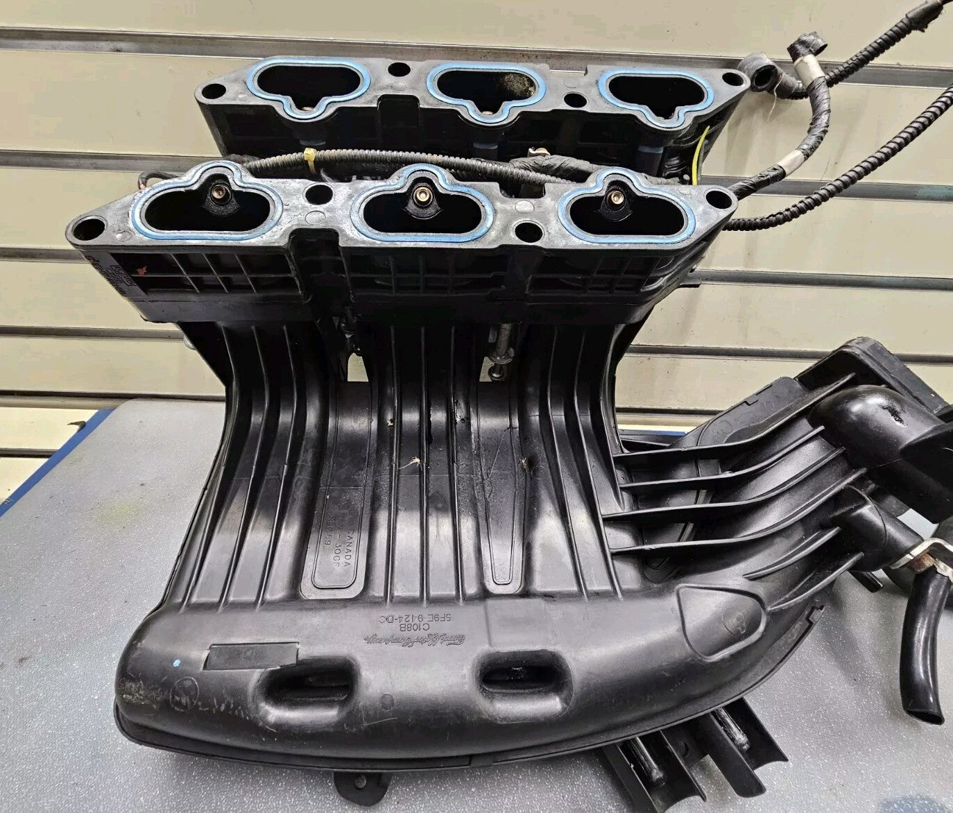 🔥05-07 Ford 500 Freestyle Upper Intake Manifold 3.0L Plenum OEM