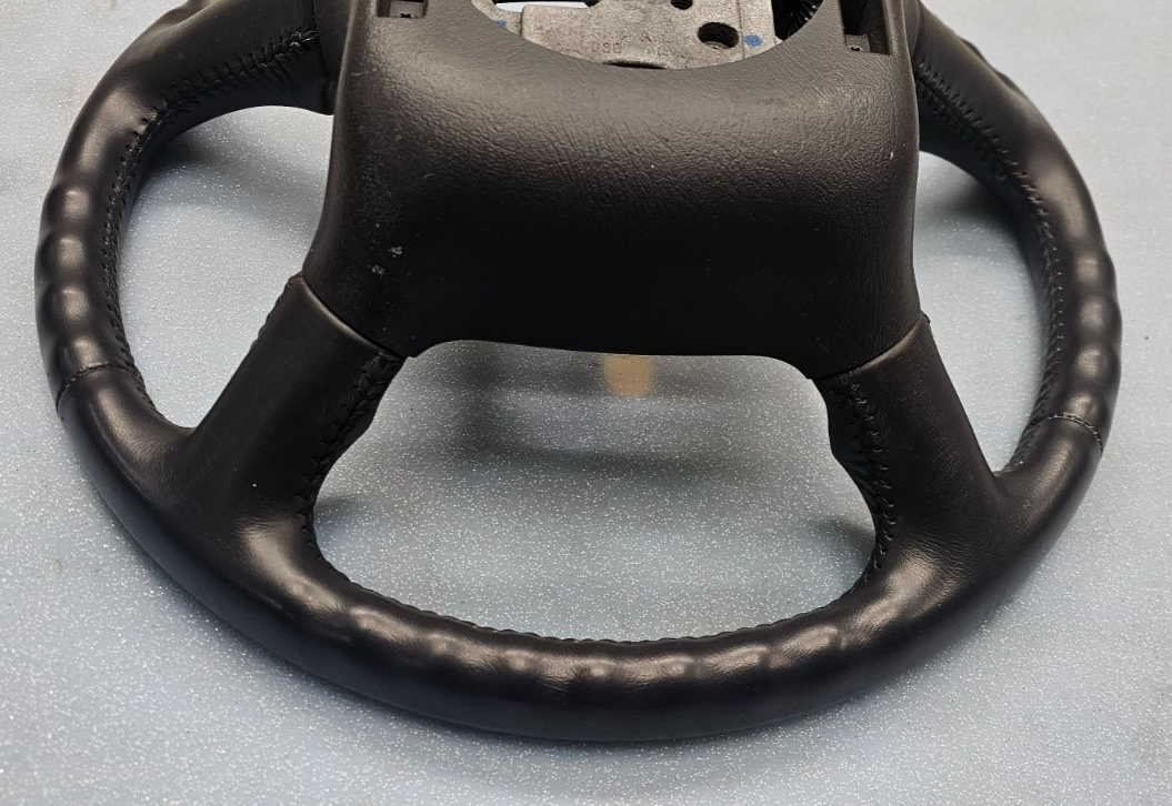 99-02 Chevy Silverado Tahoe Suburban Blazer SONOMA Steering Wheel Leather black
