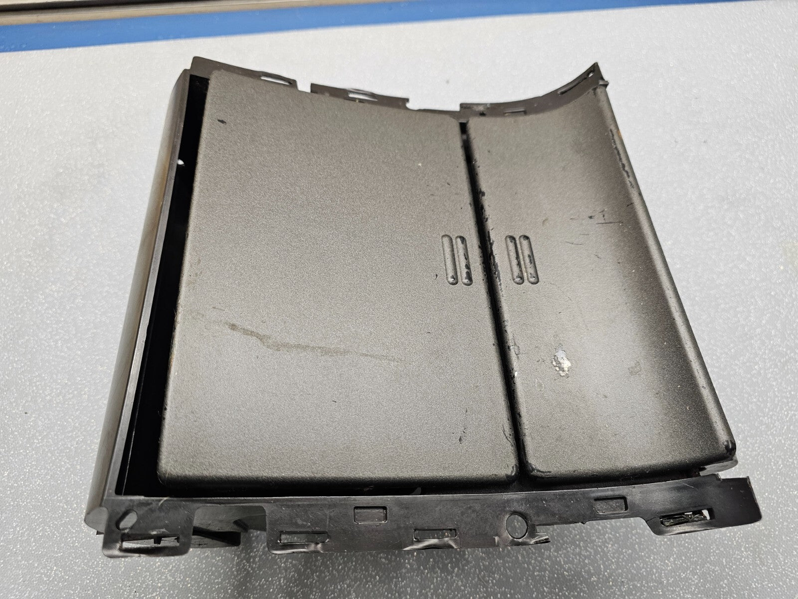 🔥03-06 Silverado Sierra Center Console Cup Drink Holder Storage Ash Tray Gray