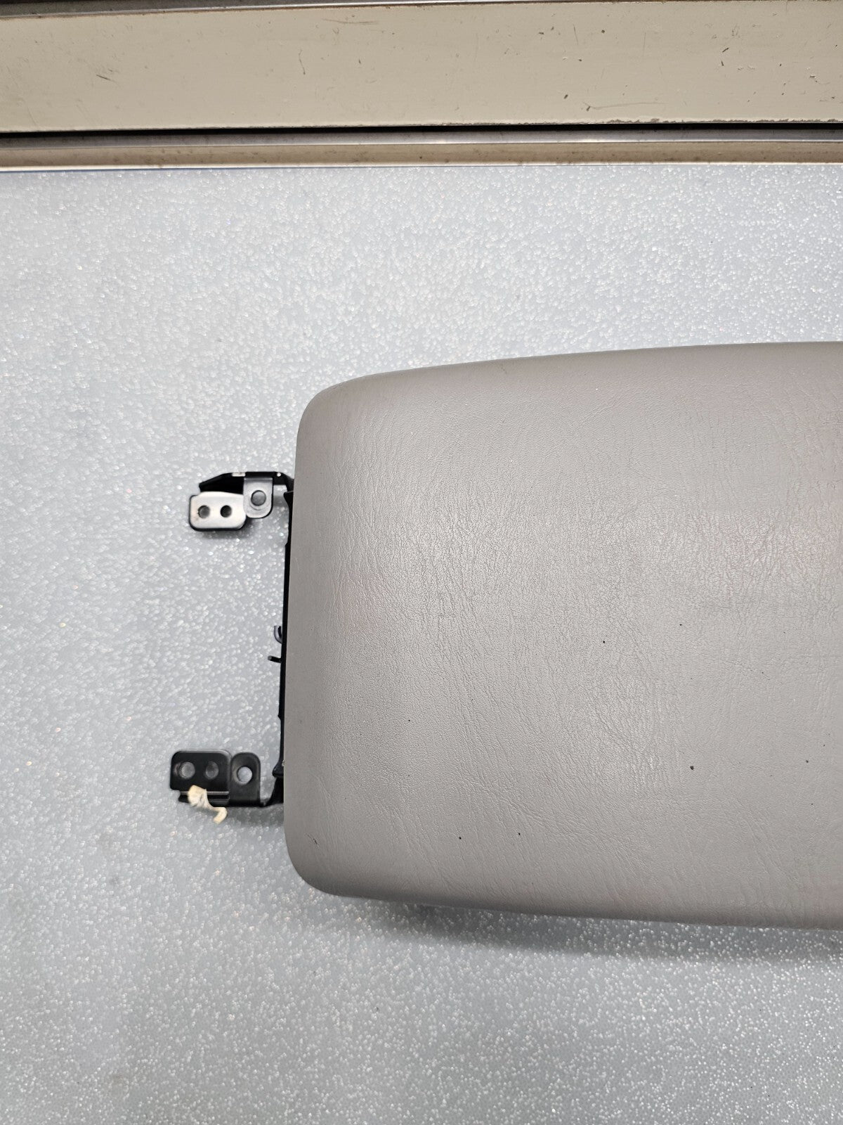 02-06 Toyota CAMRY Solara Center Console Armrest Storage Cover LEATHER GRAY L20