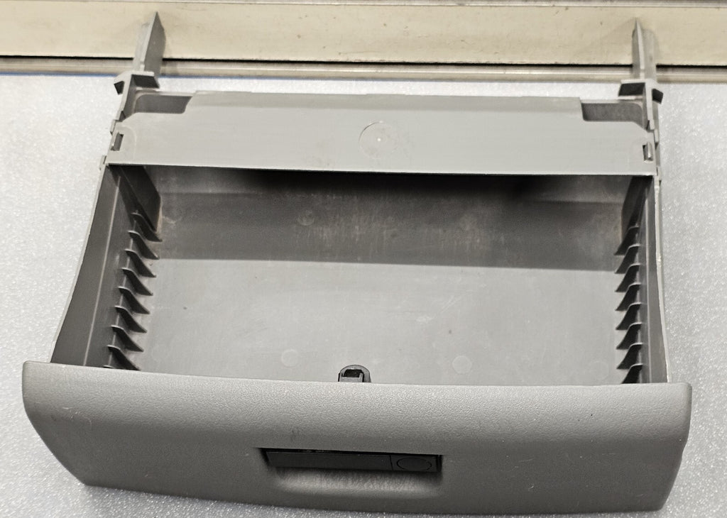 🔥01-07 CARAVAN TOWN COUNTRY DASH GLOVE BOX COMPARTMENT LID COVER ASSEMBLY GRAY