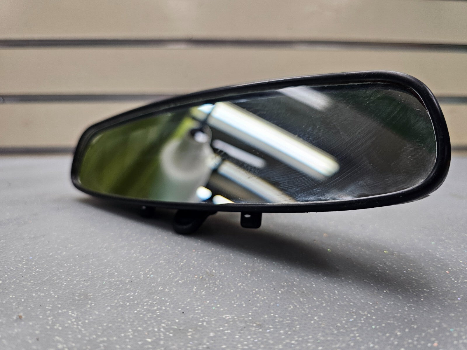 03-08 TOYOTA COROLLA/ PONTIAC VIBE REAR VIEW MIRROR OEM/TC
