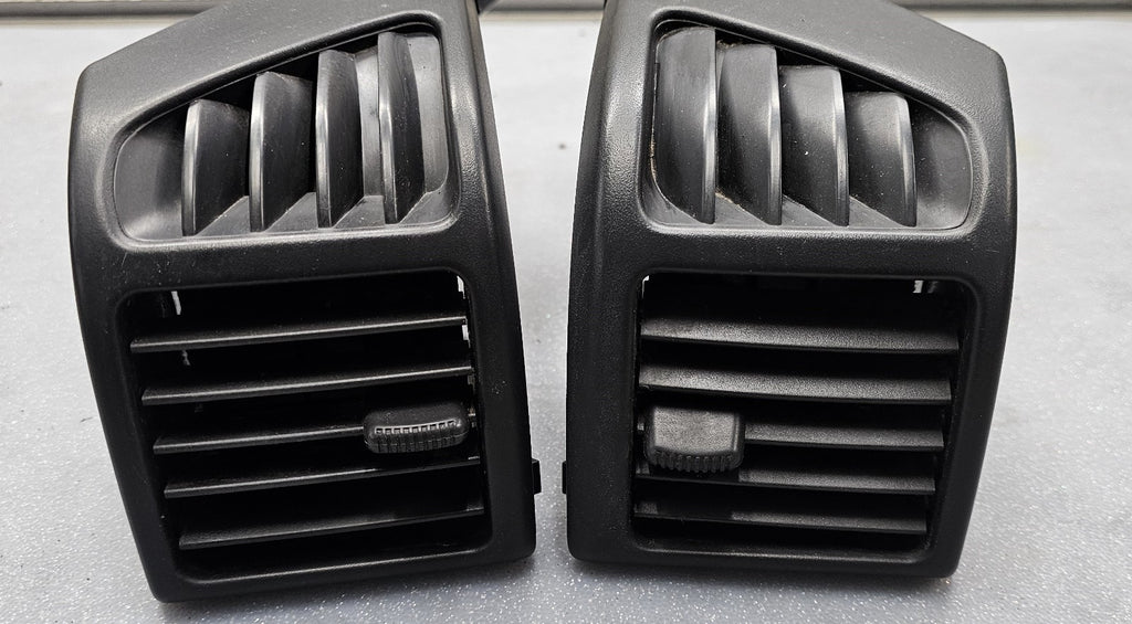 🔥2004-2012 Chevy Colorado GMC Canyon Dash Outer Air Vent RIGHT HAND  gray