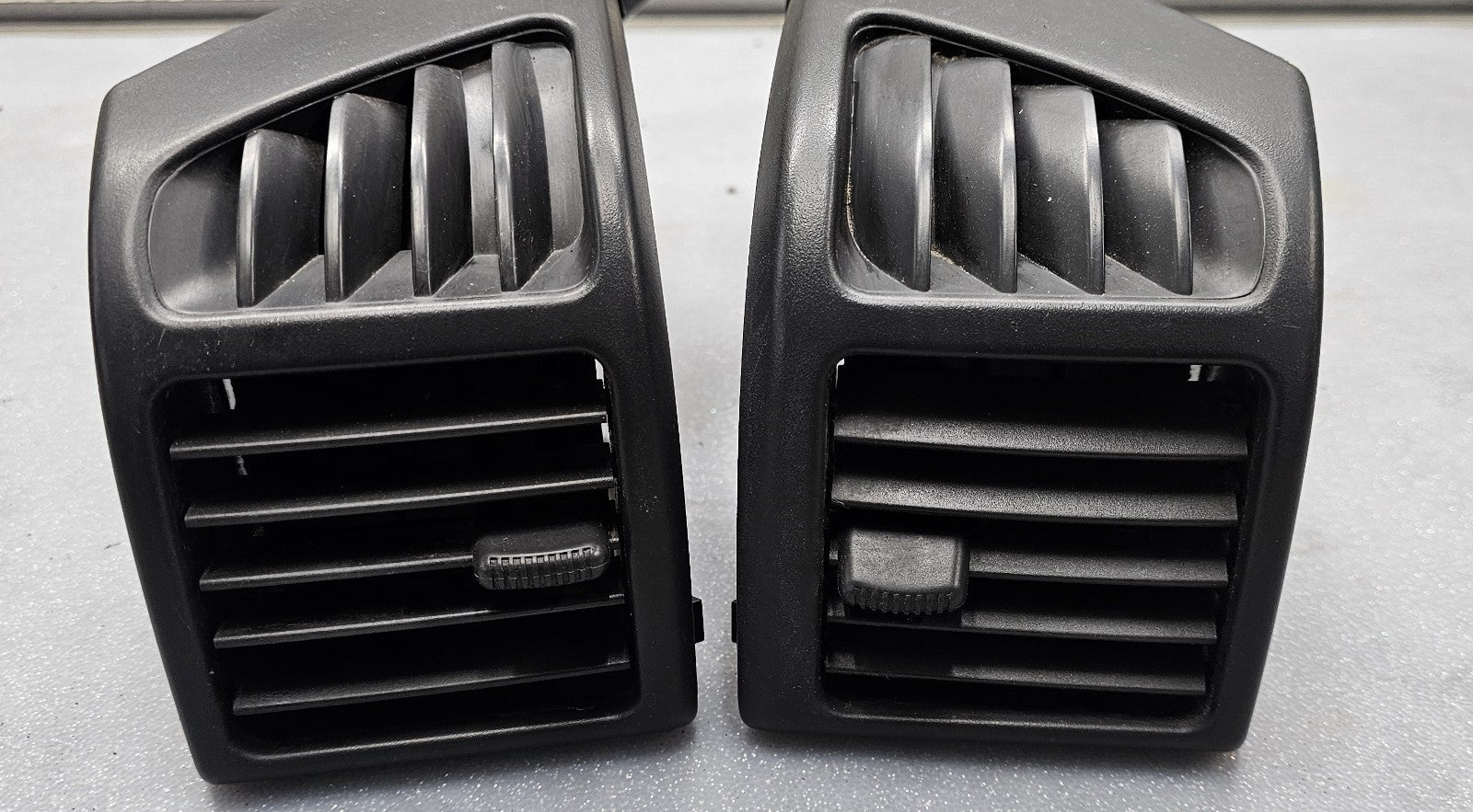 🔥2004-2012 Chevy Colorado GMC Canyon Dash Outer Air Vent RIGHT HAND  gray