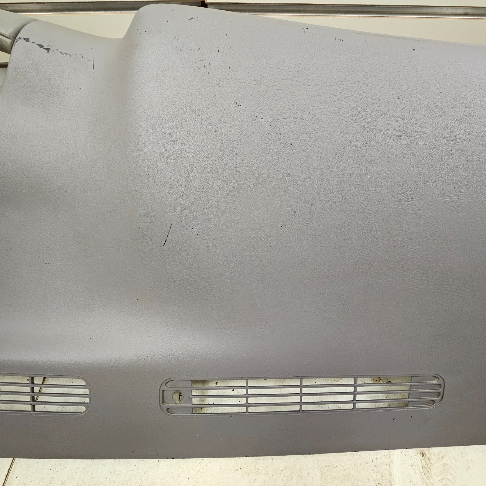 99-06 SILVERADO SIERRA TAHOE Upper Dash Cap Cover Top Dashboard Pad LT Gray DP1