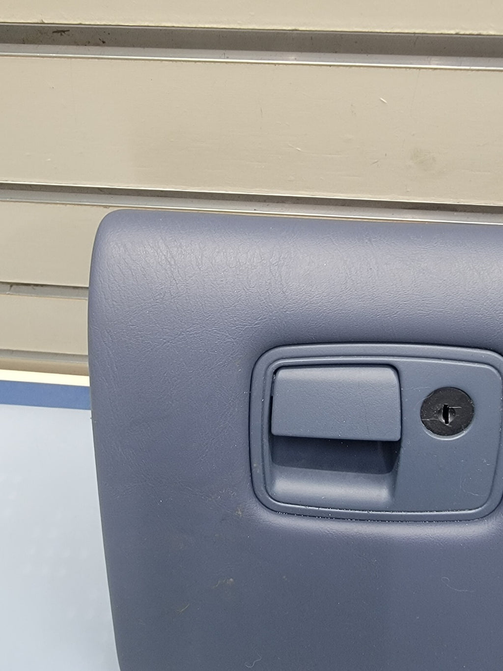 🔥00-05 Chevrolet Impala Glove Box Door with Working Lock Mechanism and Hinge