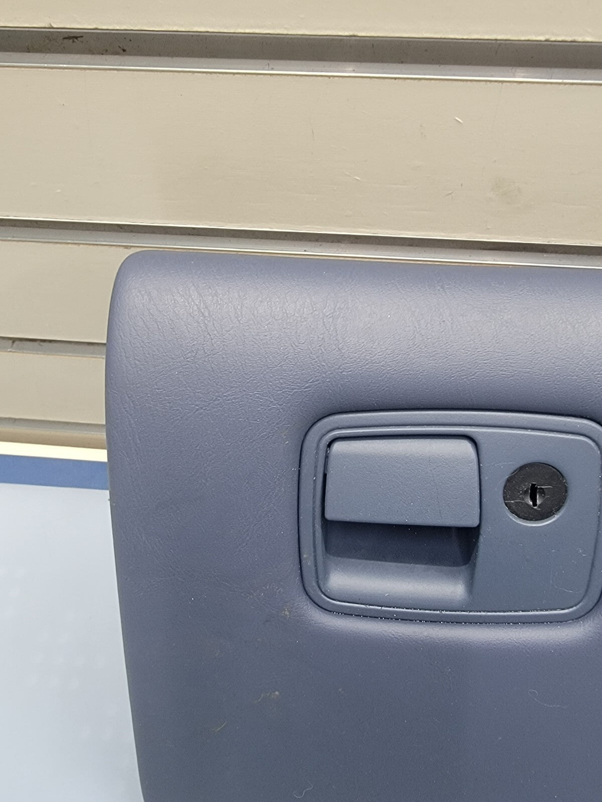 🔥00-05 Chevrolet Impala Glove Box Door with Working Lock Mechanism and Hinge