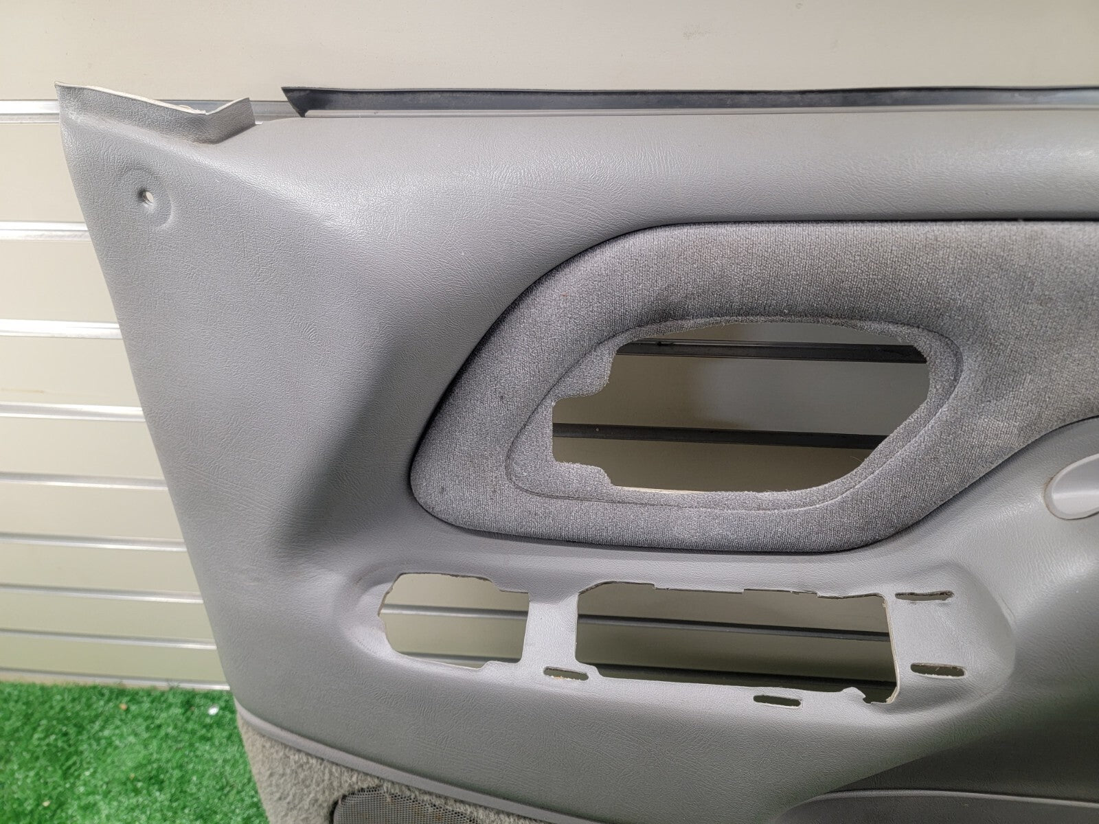🔥95-99 Chevy GMC Silverado C/K DOOR PANEL Front RIGHT Passenger auto gray D2