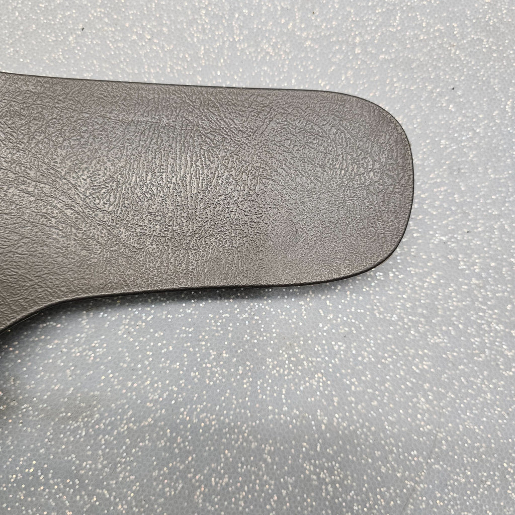 03-06 SILVERADO SIERRA TAHOE LEFT FRONT INTERIOR DOOR PANEL HANDLE COVER PEWTER
