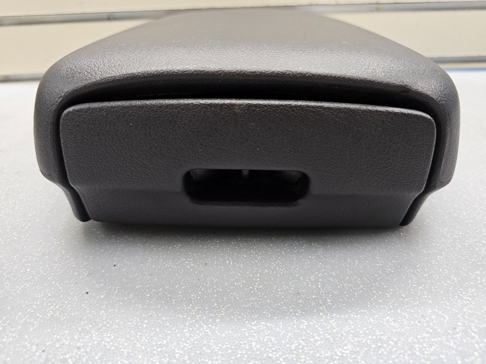 17-18 HYUNDAI ELANTRA Front Center Console Lid Arm Rest Cover Leather BLACK OEM