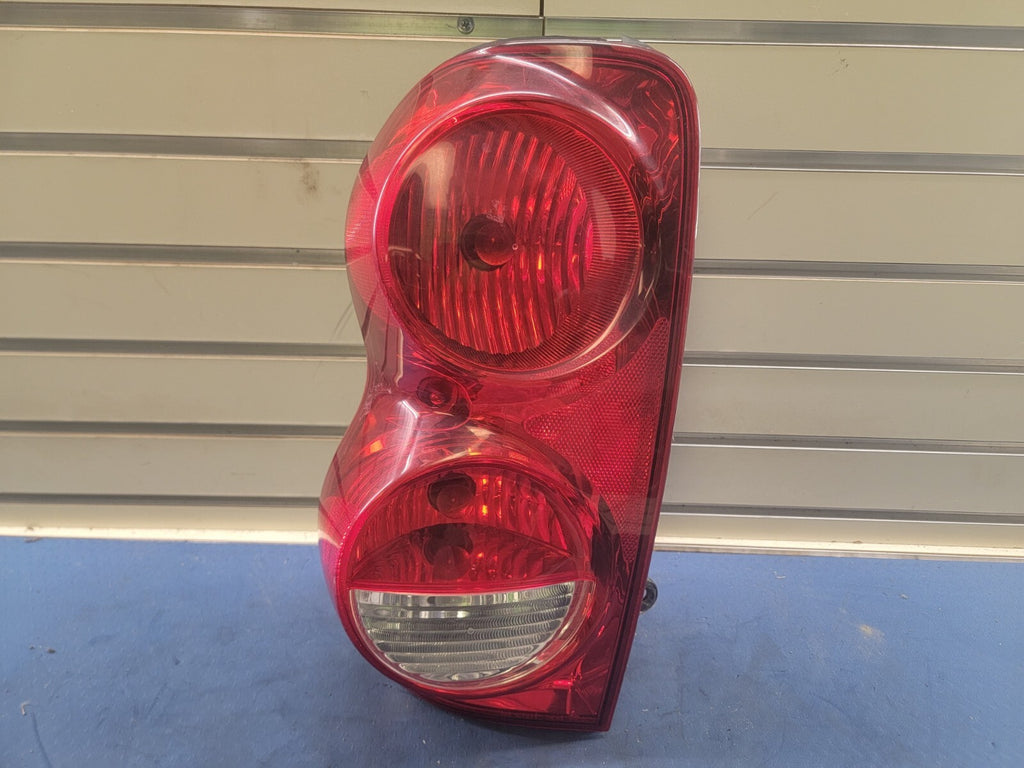 🔥2004-2009 Dodge Durango driver Side Lens and Housing Tail Light Lamp