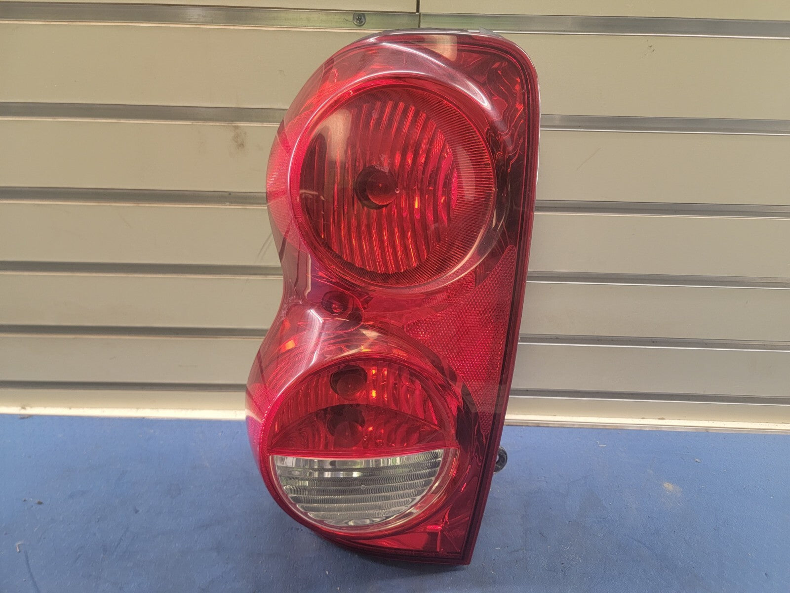 🔥2004-2009 Dodge Durango driver Side Lens and Housing Tail Light Lamp