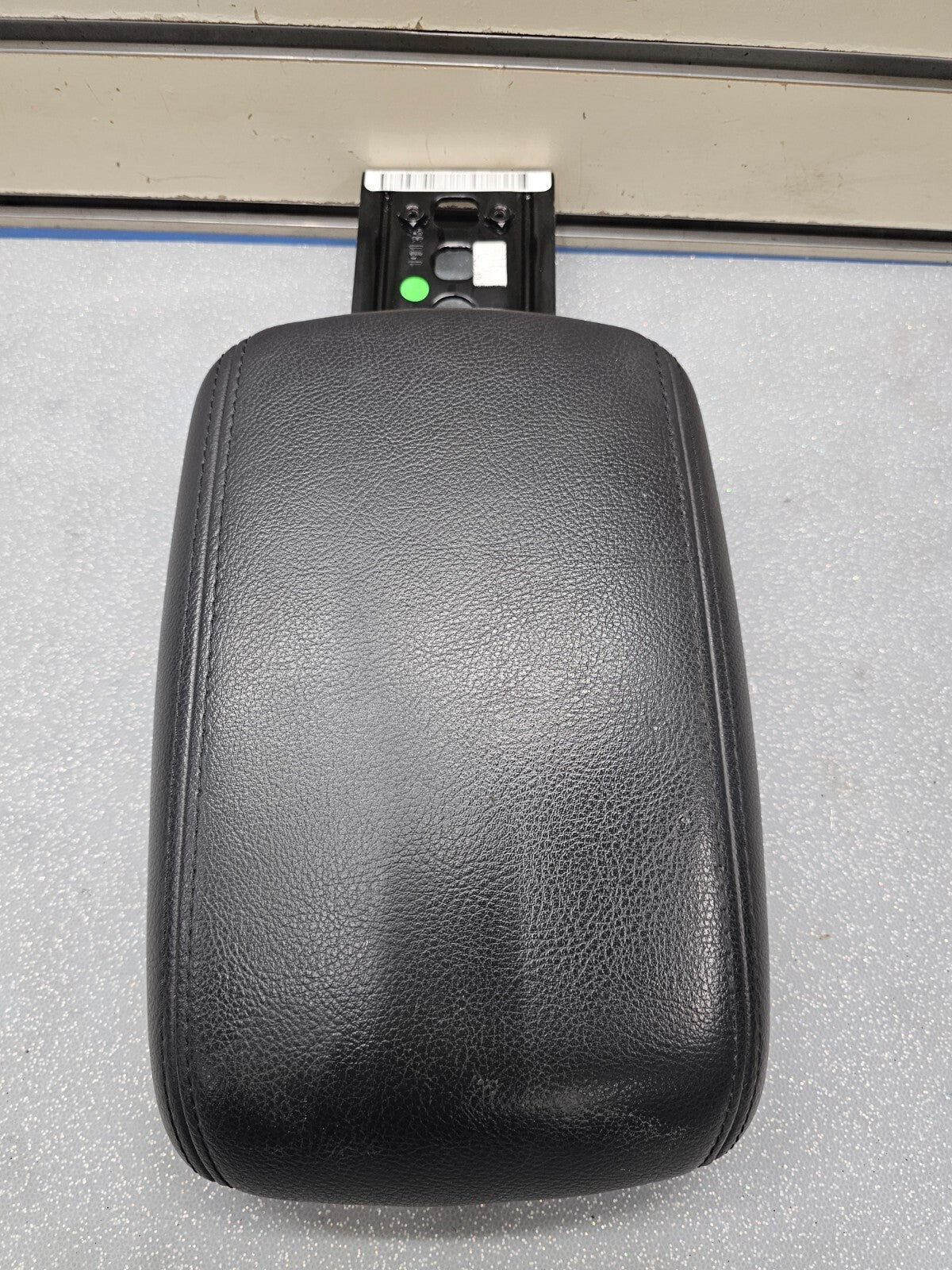 🔥2012-2014 Ford Focus  Console Armrest Lid Cover Leather Center SHORT Black OEM