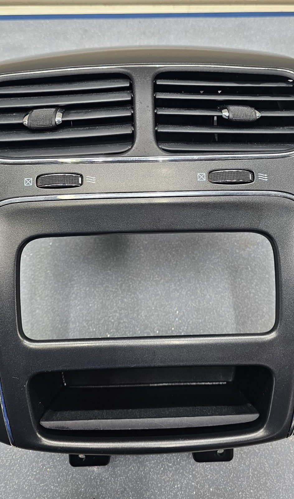 🔥11-17 Dodge Journey Information Center Dash 4.3" Radio Bezel & Air Vents OEM