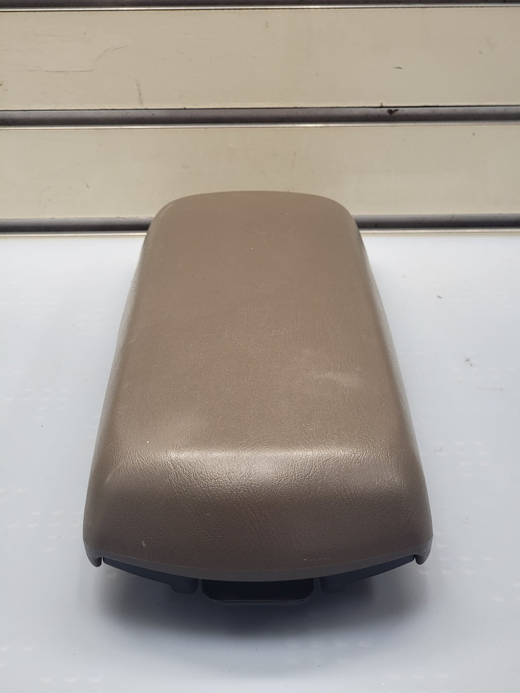 🔥04-07 Chevrolet Malibu Center Console Arm Rest Lid Door Cover OEM Pad TAN