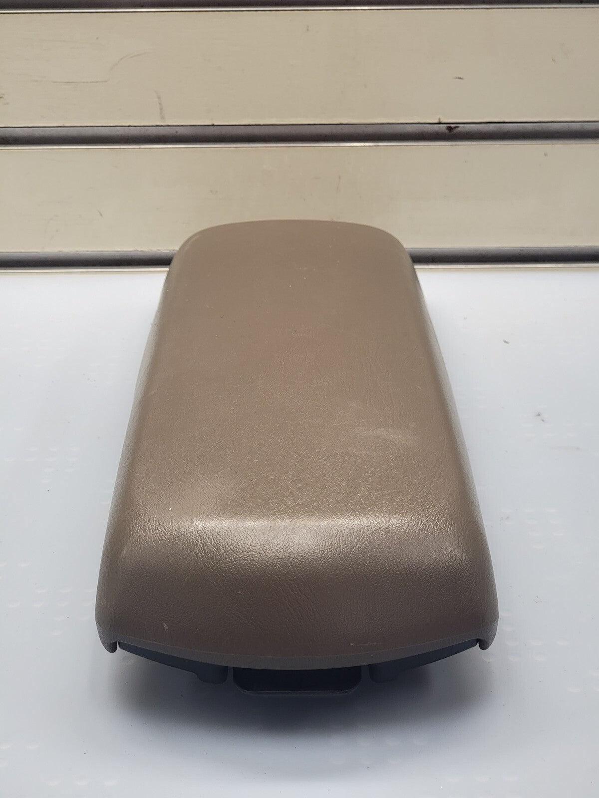 🔥04-07 Chevrolet Malibu Center Console Arm Rest Lid Door Cover OEM Pad TAN