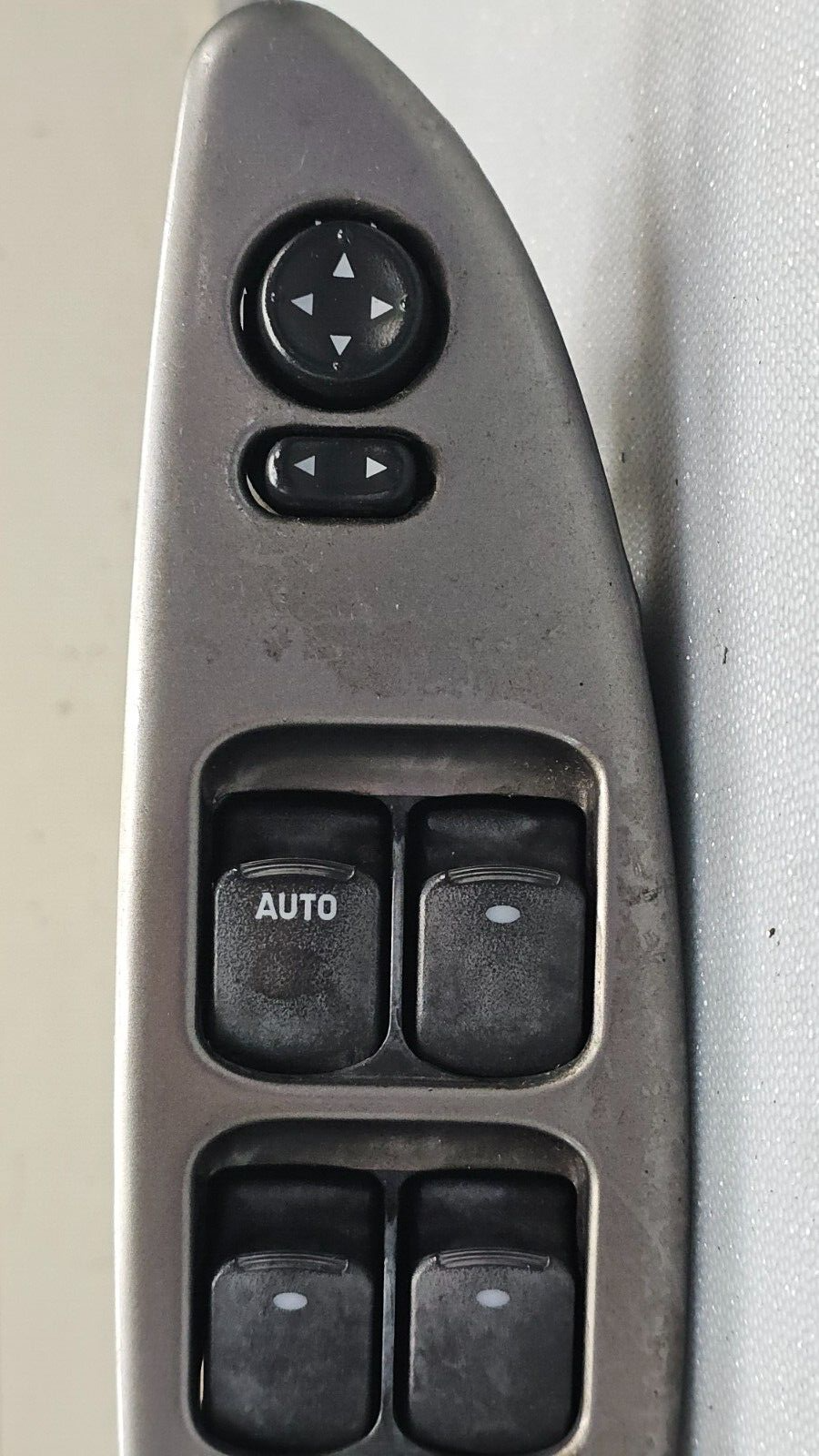 04-07 MALIBU LEFT DRIVER MASTER POWER WINDOW DOOR CONTROL SWITCH ASSEMBLY SILVER