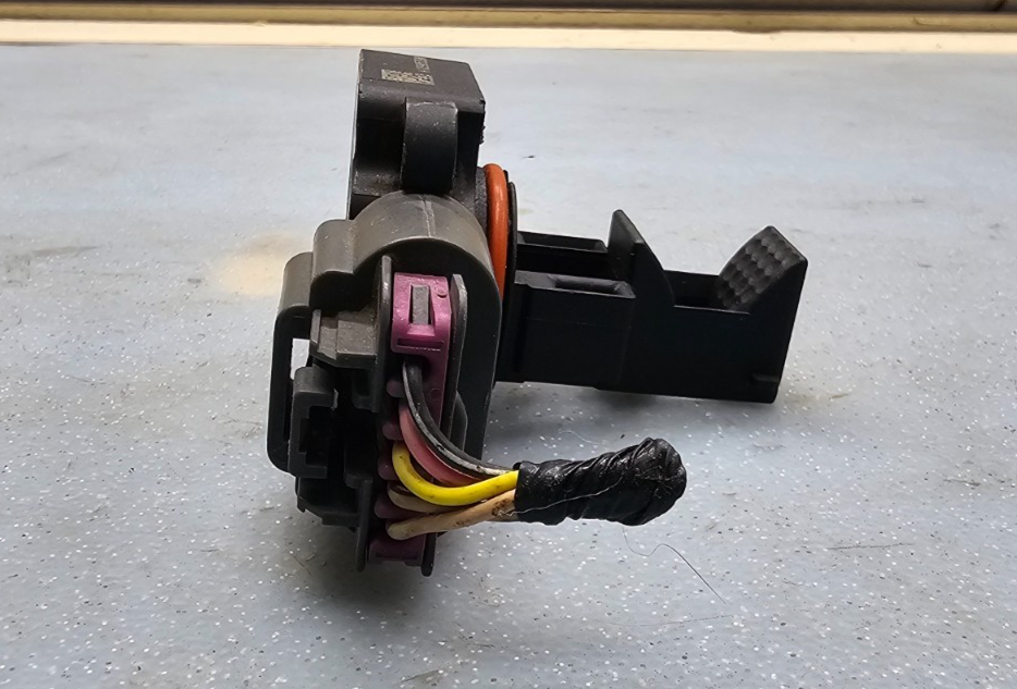 🔥09-15  Avalanche Escalade Silverado CTS Air Mass Airflow Sensor Assembly BLACK