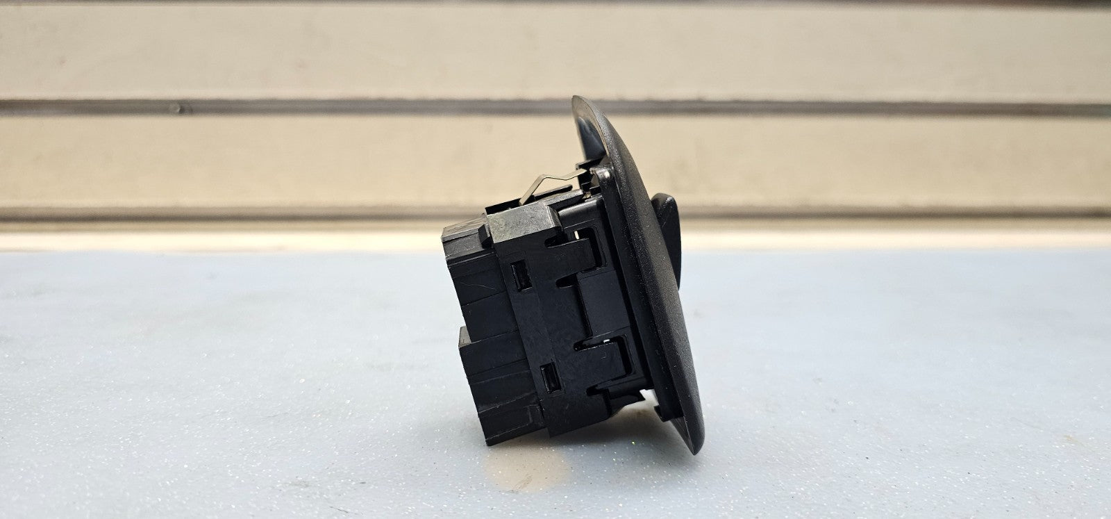 03-06 Silverado Tahoe Suburban Yukon Sierra Right Rear Window Door Switch Black