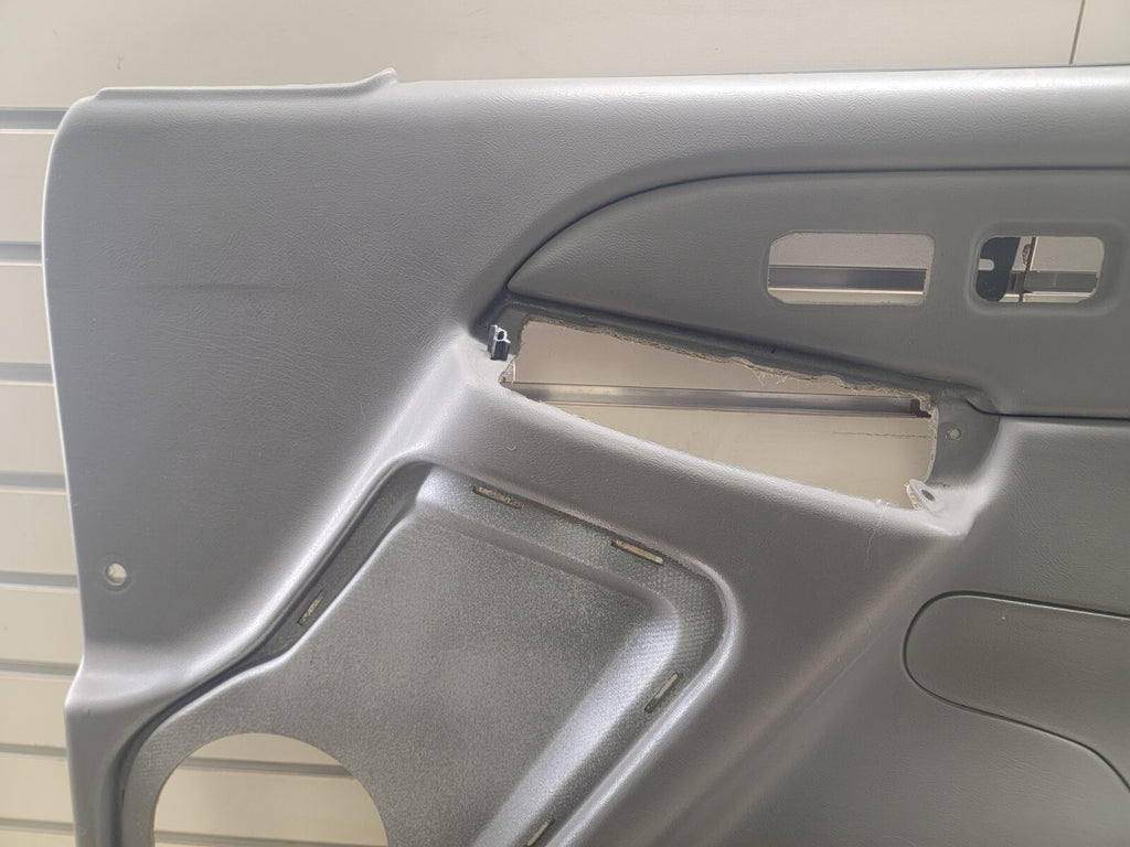 🔥2003-2006 Chevy Silverado SIERRA Door Panel Front right passenger gray D5