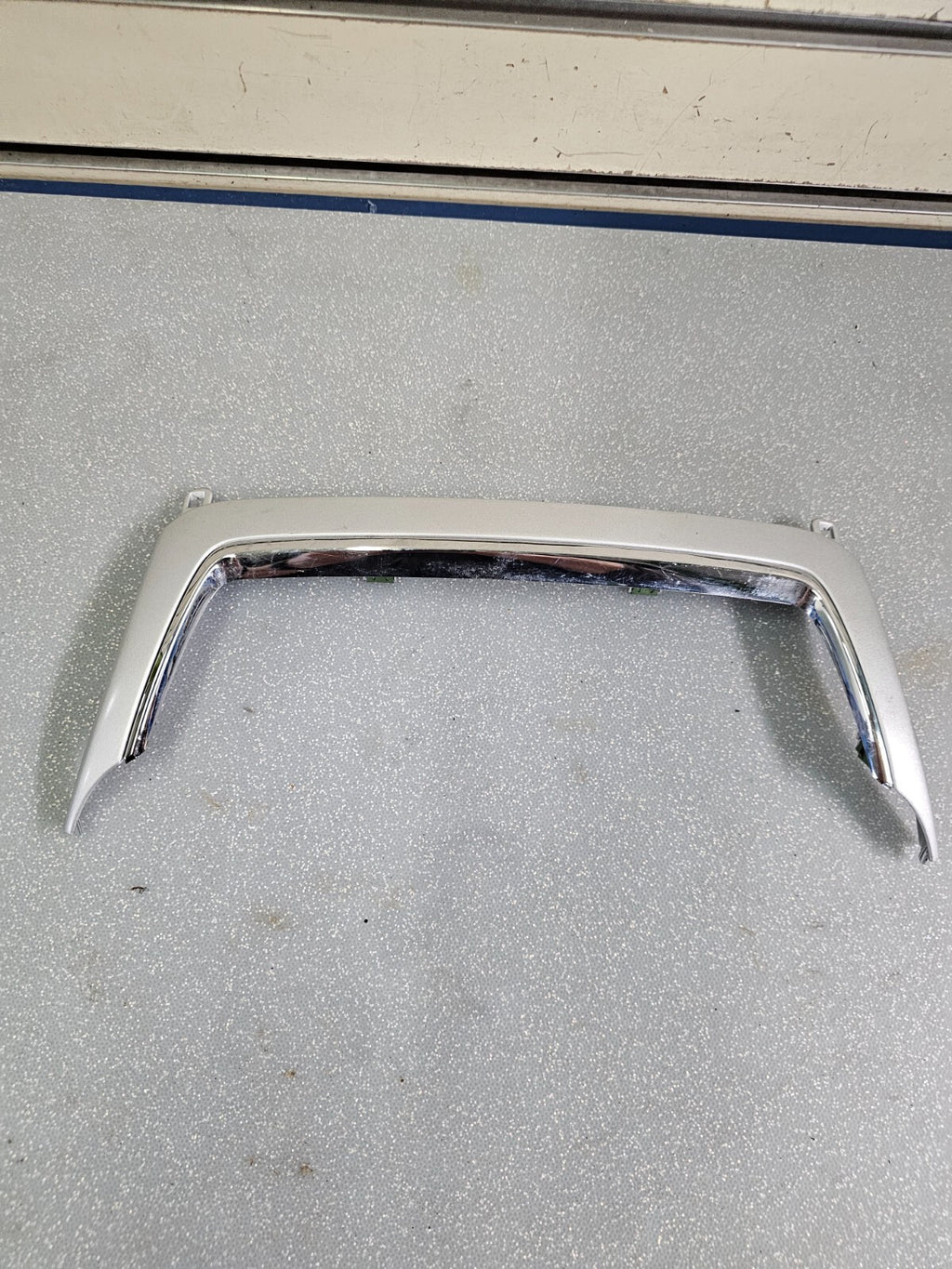 🔥08-12 Chevy MALIBU Center Dash Radio Bezel Panel UPPER A/C Vent Trim SILVER B8