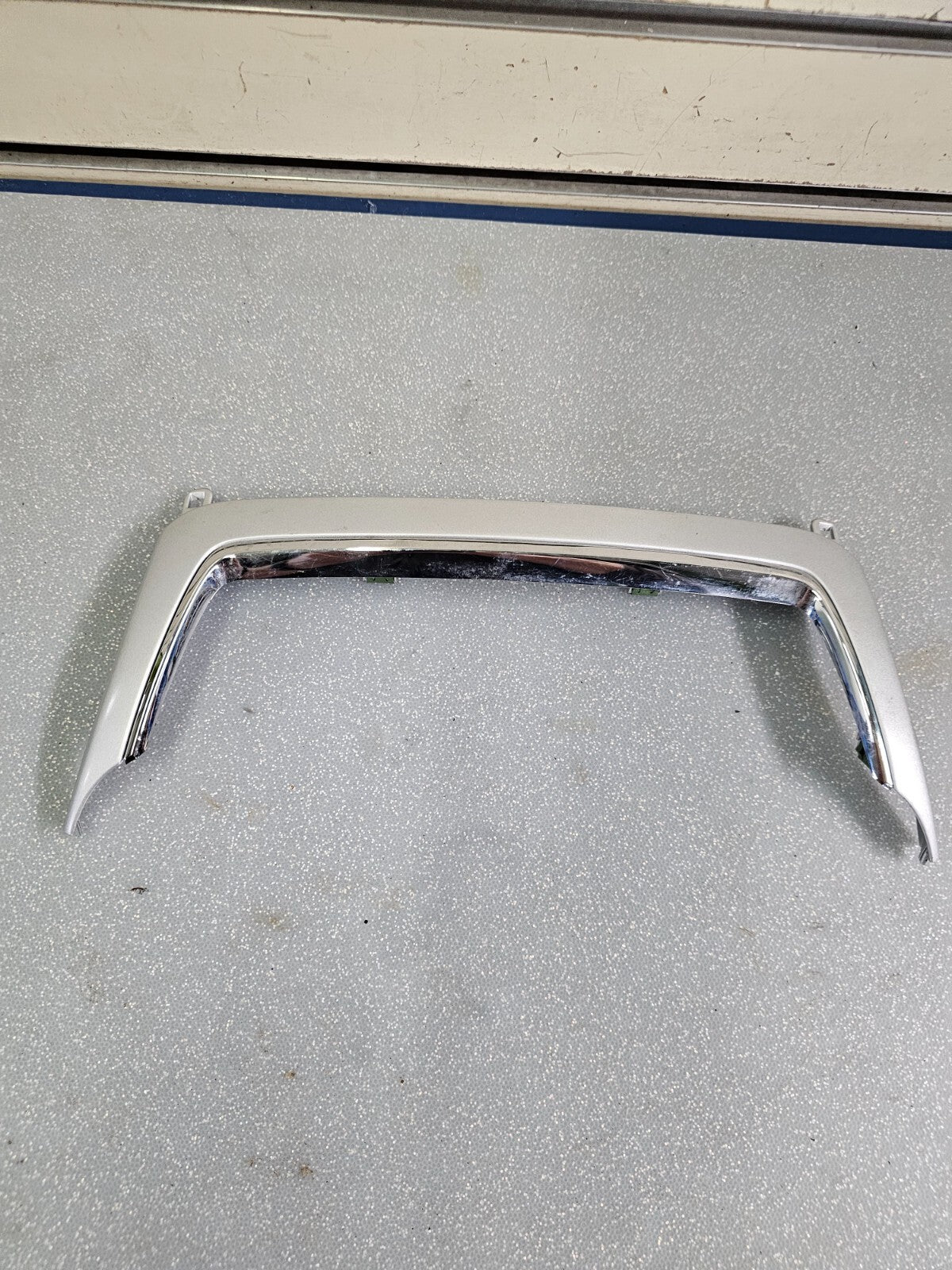 🔥08-12 Chevy MALIBU Center Dash Radio Bezel Panel UPPER A/C Vent Trim SILVER B8