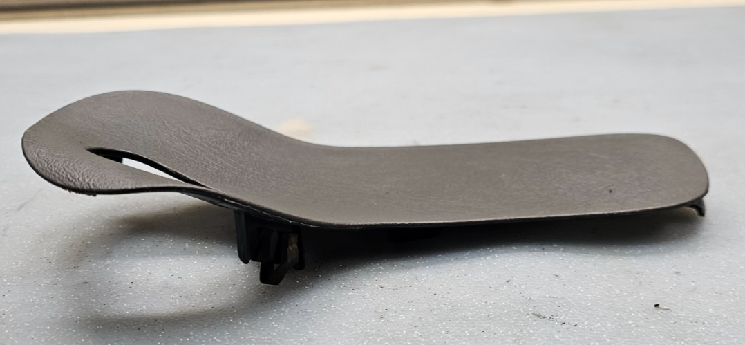 03-06 SILVERADO SIERRA TAHOE LEFT FRONT INTERIOR DOOR PANEL HANDLE COVER PEWTER