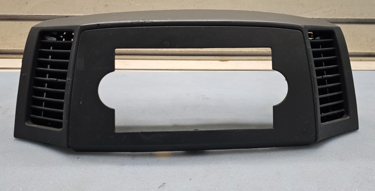 🔥05-07 Grand Cherokee Center Radio Dash Bezel Trim Panel Surround Balck B30