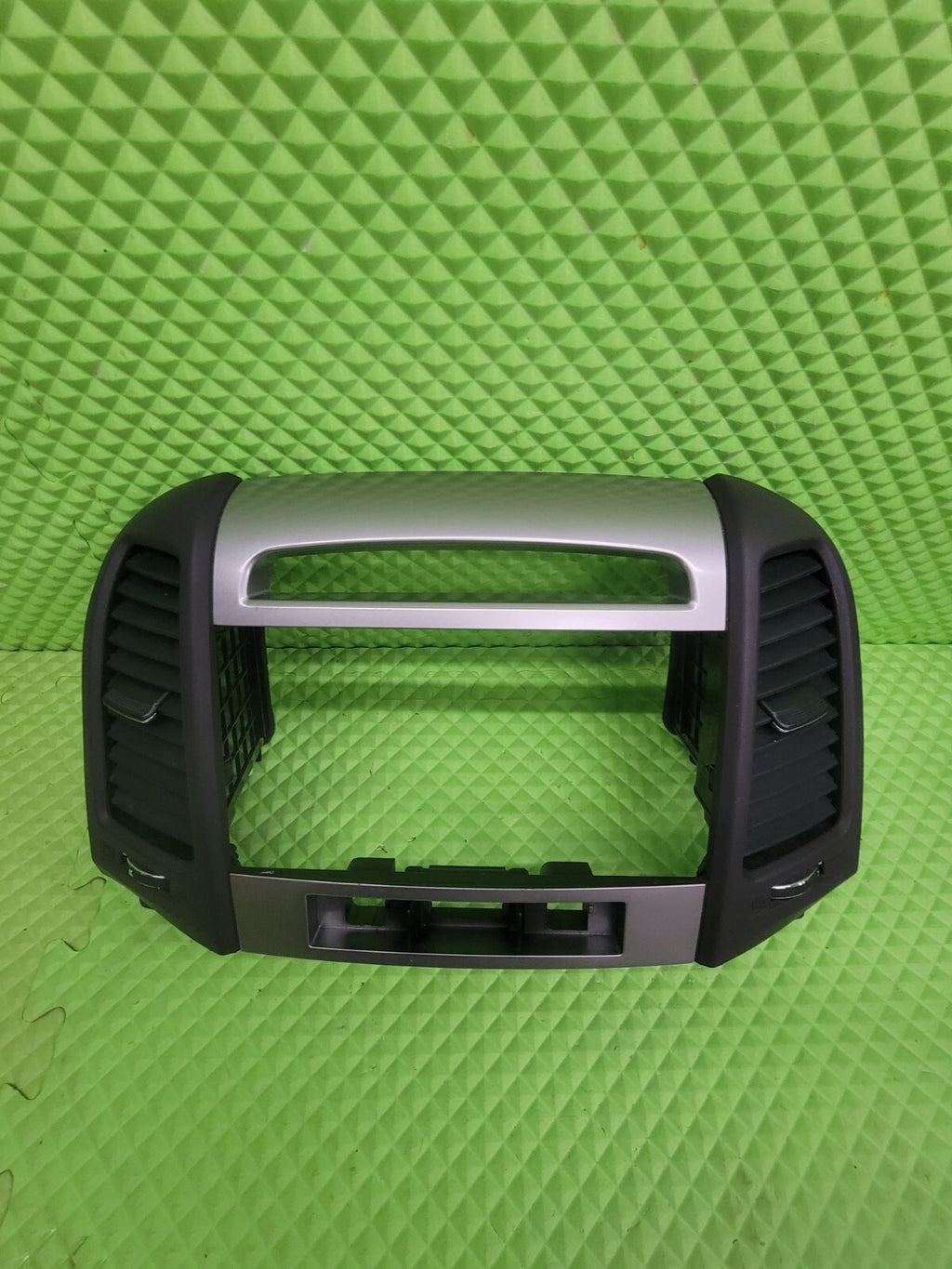 🔥 2010-2012 Hyundai Santa Fe Radio Climate Dash Trim Bezel OEM 42 B53