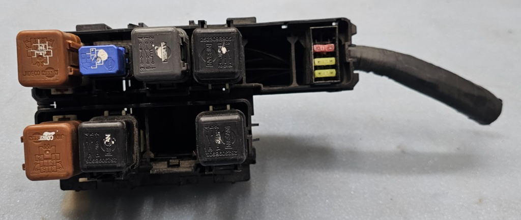 🔥04-07 NISSAN ARMADA INFINITI QX56 BCM FUSE BOX RELAY JUNCTION BOX OEM