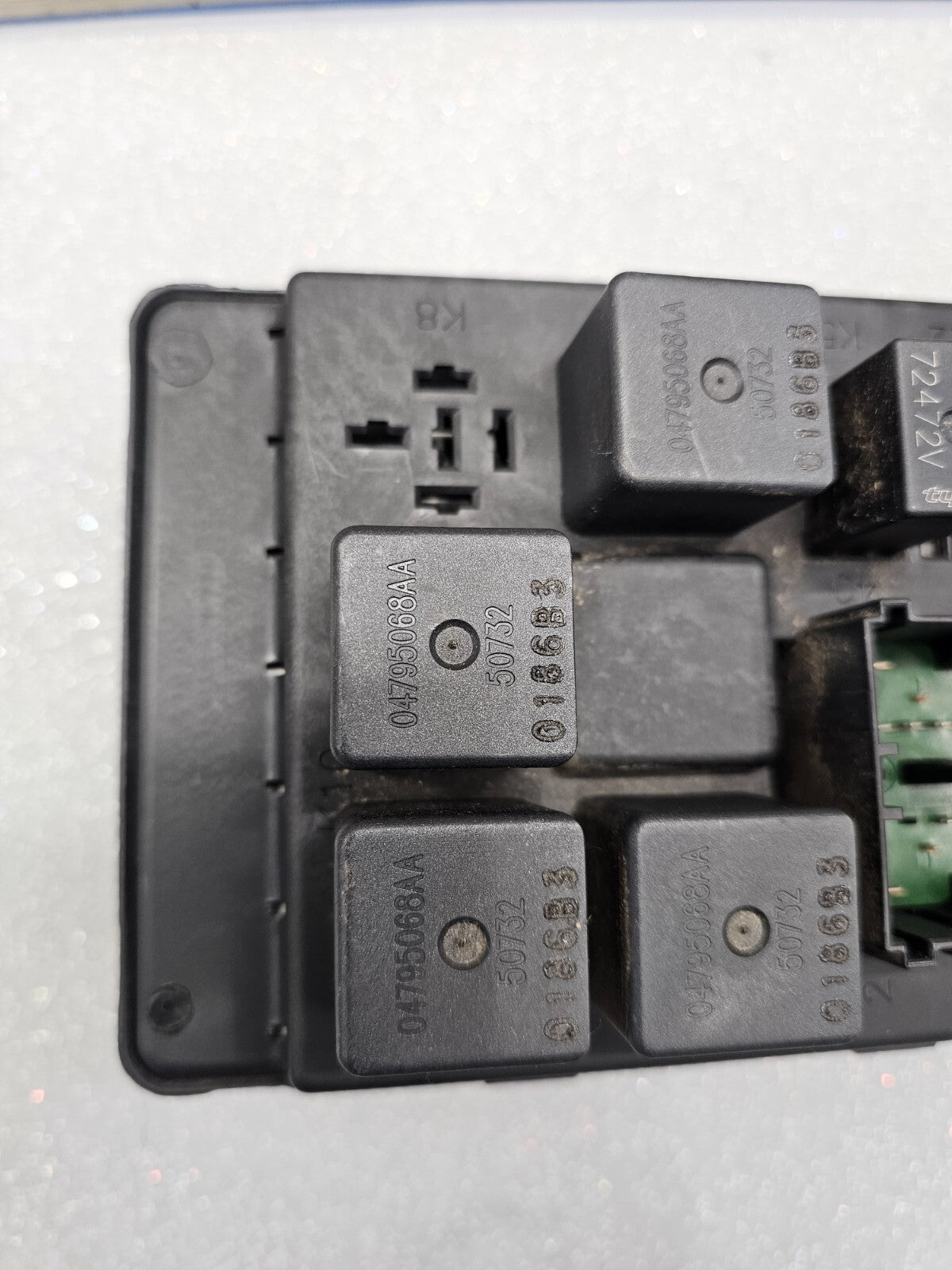 05-06 Jeep Grand Cherokee WK Body Control Module BCM Fuse Junction Box Assembly