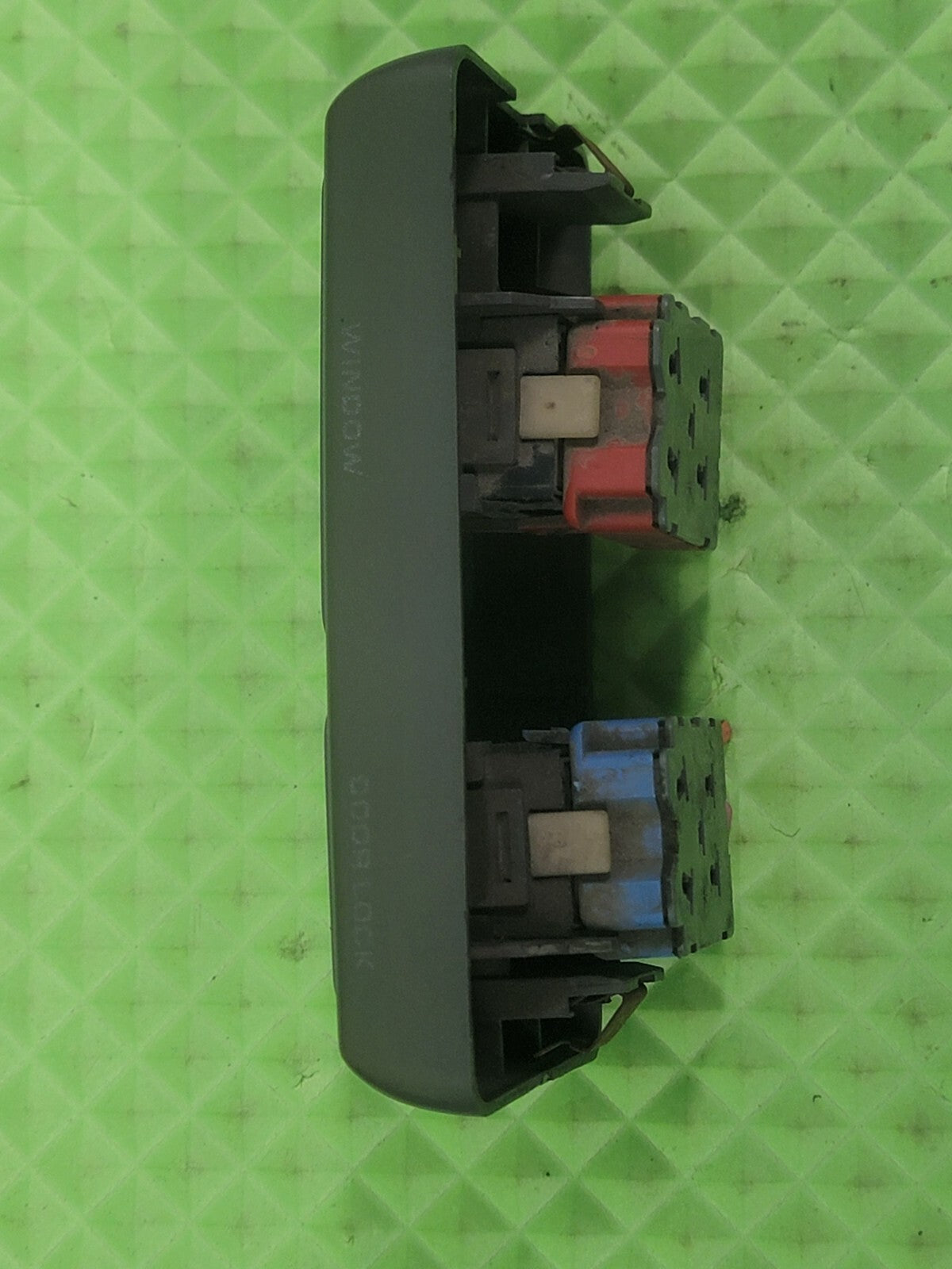 🔥94-96 DODGE DAKOTA 3.9 AT RIGHT FRONT WINDOW DOOR LOCK SWITCH Warranty GRAY