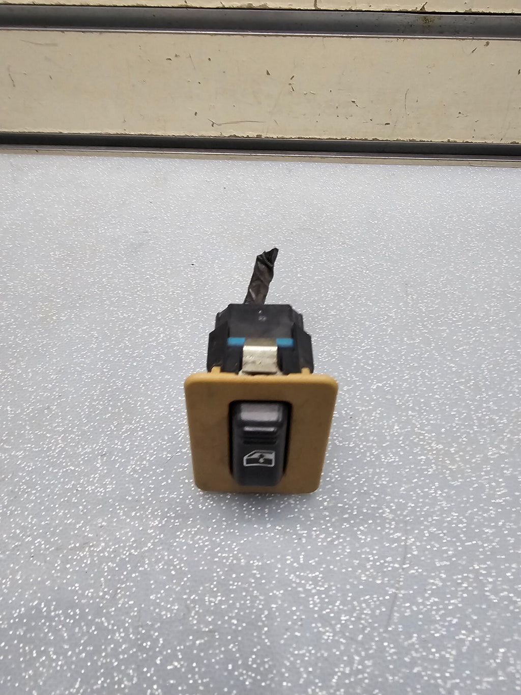 99-02 Chevy Silverado SIERRA Power Window Switch REAR Left or Right Dark TAN WS3