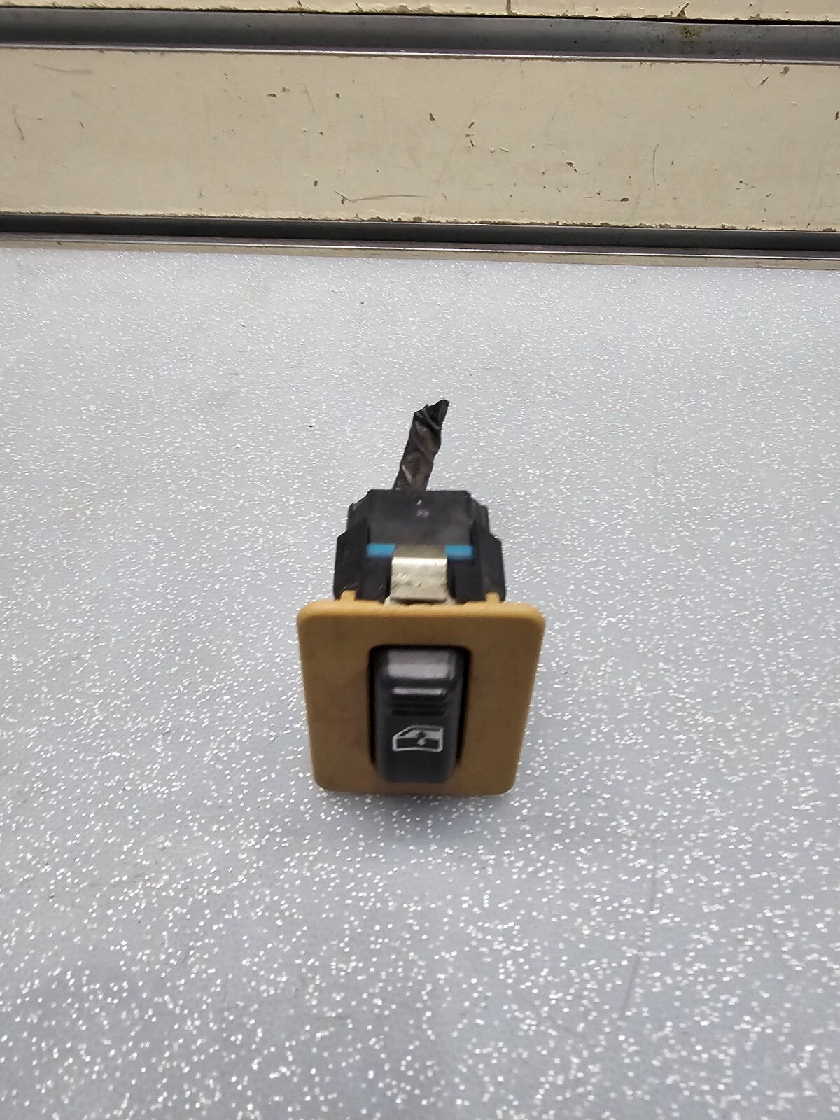 99-02 Chevy Silverado SIERRA Power Window Switch REAR Left or Right Dark TAN WS3