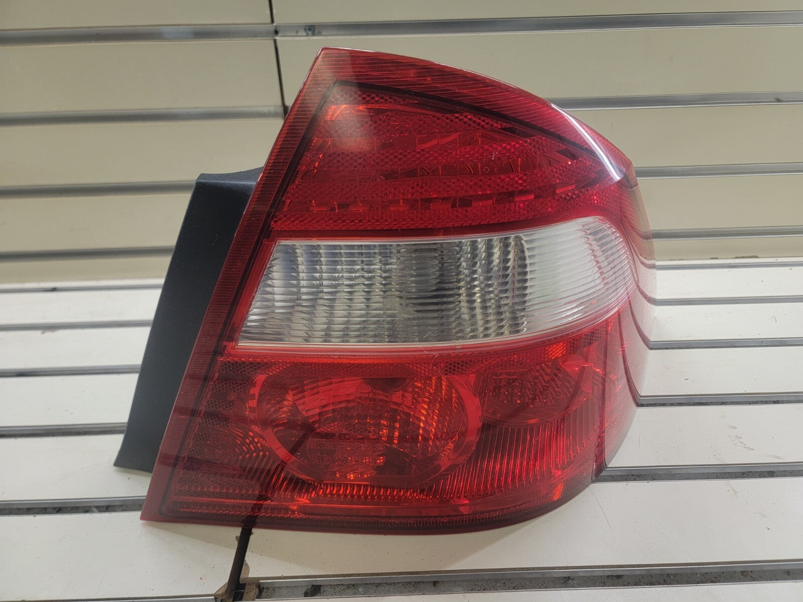 🔥2005-2007 Ford Five Hundred Passenger Side right Tail Light tailight
