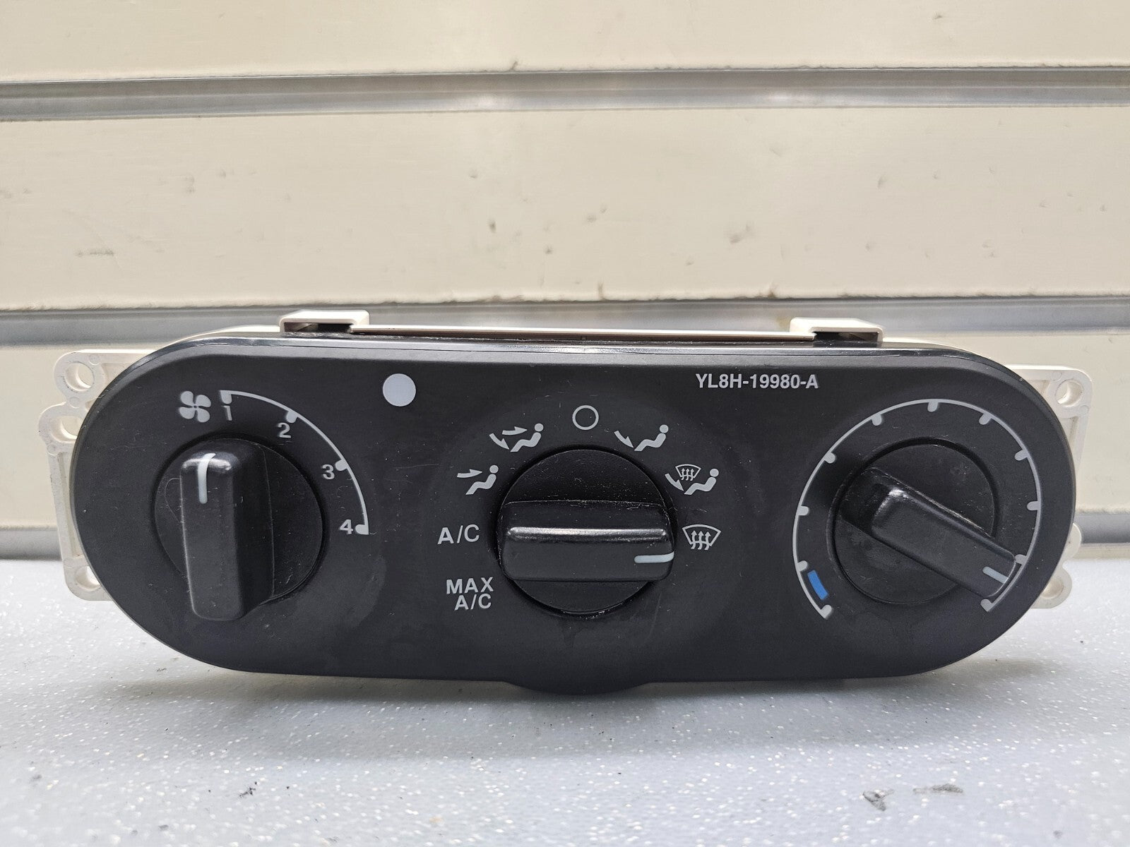 01-07 Escape Mariner Dash AC Heater Climate Temperature control Conditioner OEM