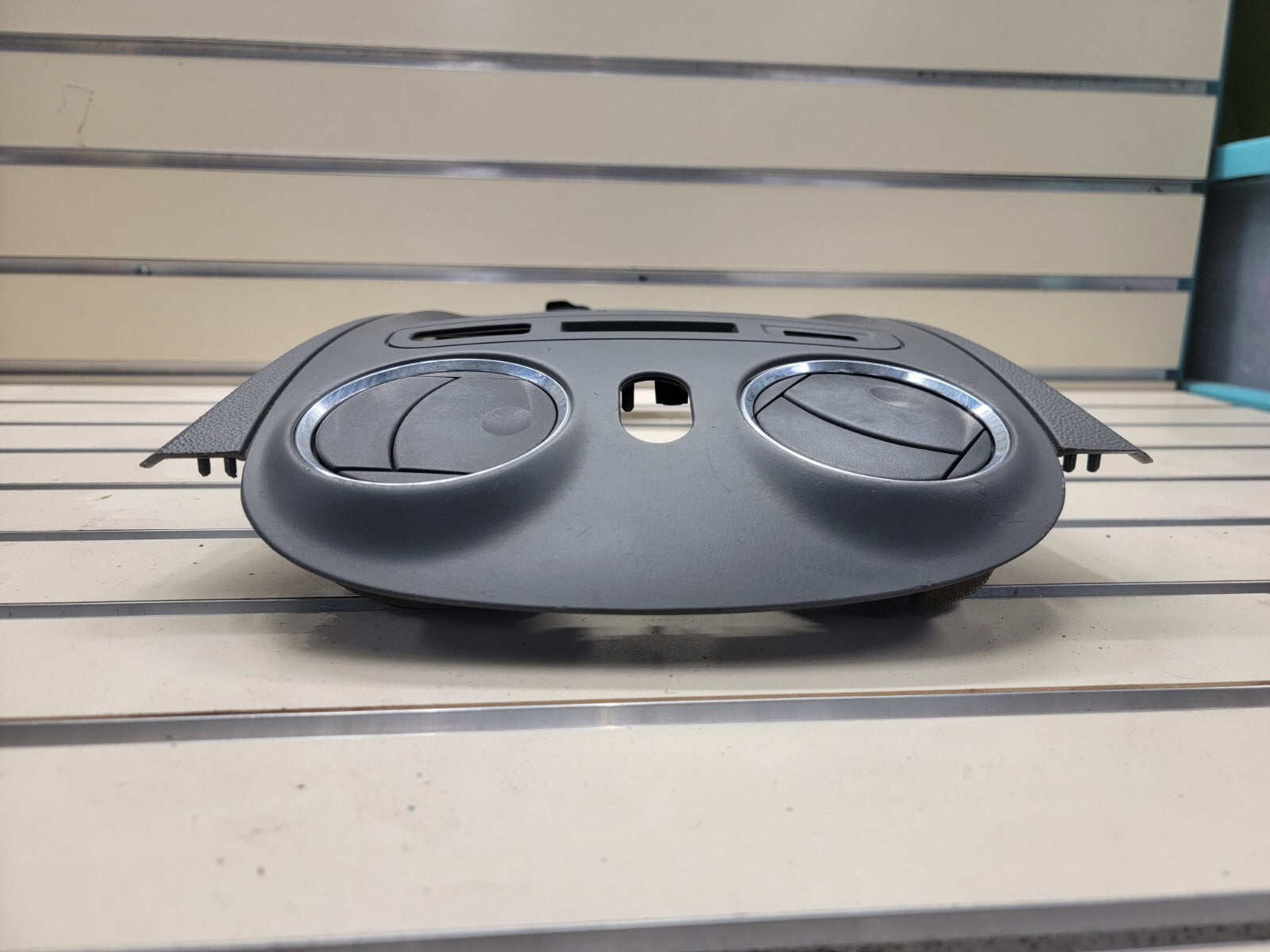 🔥2006-2011 Chevrolet HHR Center Dash Radio Trim w Vents B37 grey