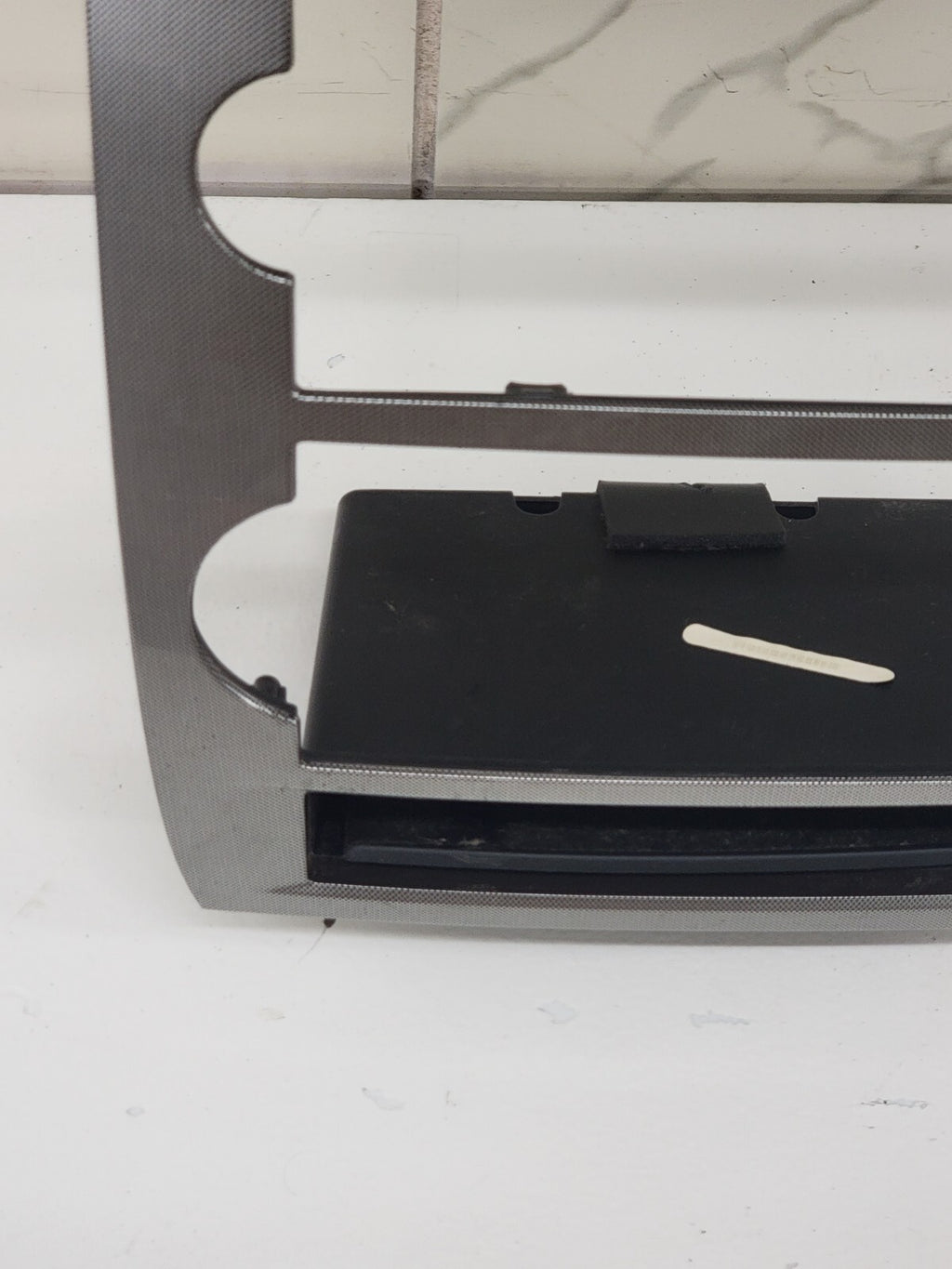 05-07 CHRYSLER 300 RADIO BEZEL CENTER AIR VENTS Storage CARBON SILVER B16