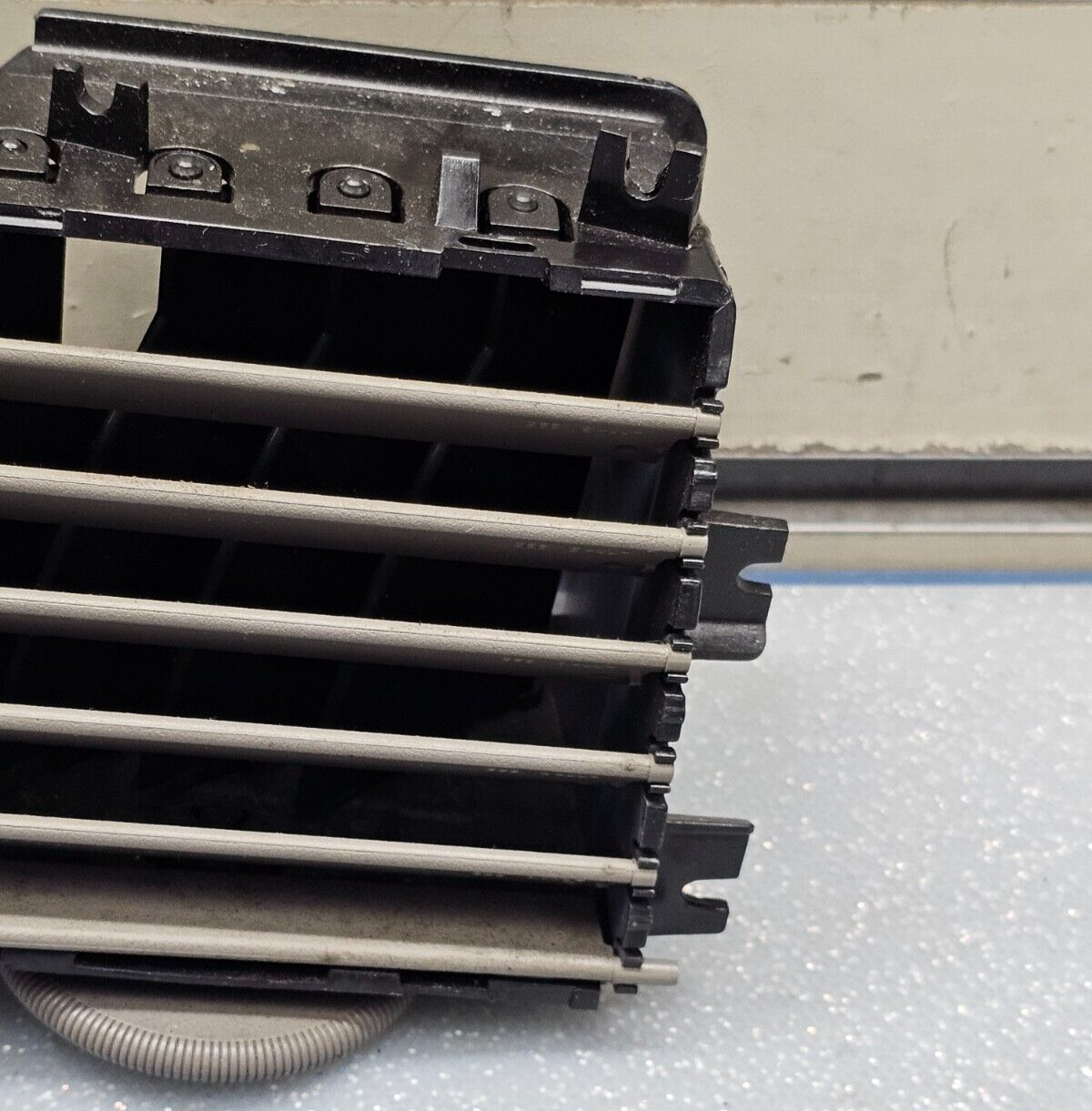 🔥00-05 Chevy Impala Dash Left DRIVER AC HVAC A/C Heater Air Vent TAN OEM