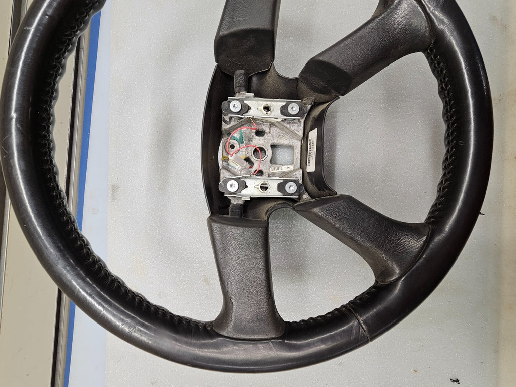 02-09 Trailblazer Envoy03-06 SILVERADO SIERRA YUKON STEERING WHEEL LEATHER BLACK