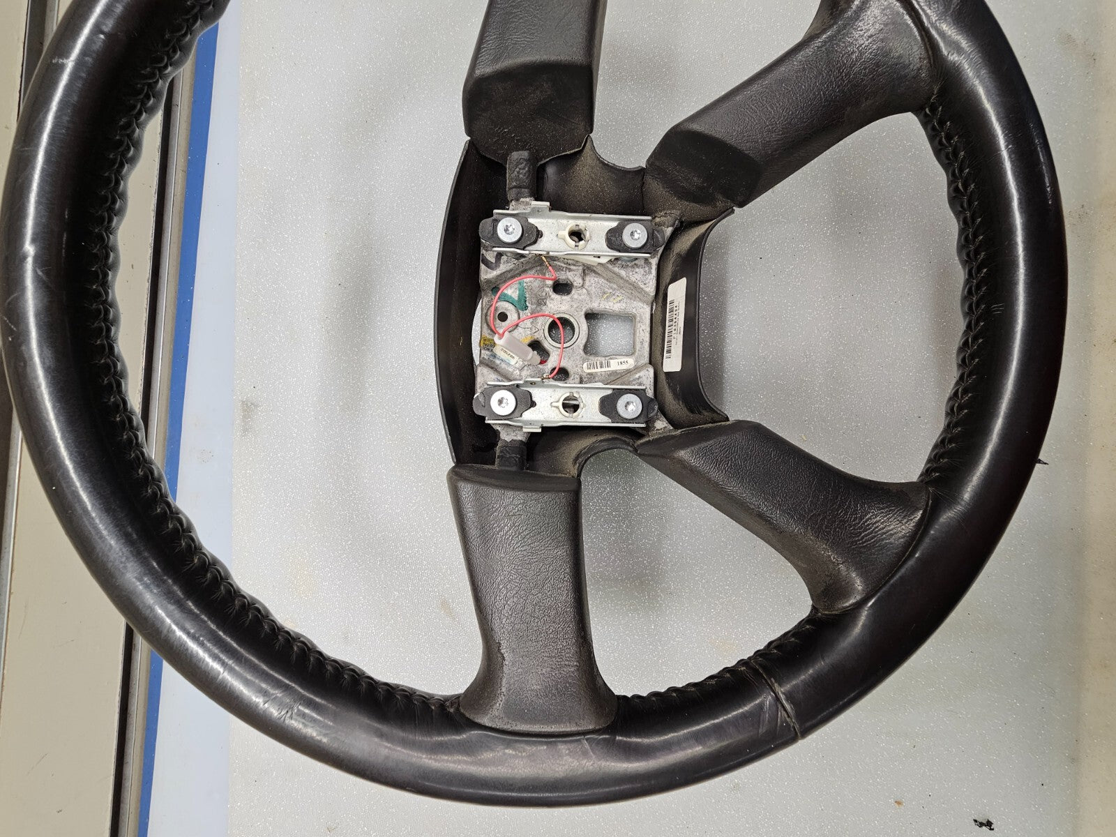 02-09 Trailblazer Envoy03-06 SILVERADO SIERRA YUKON STEERING WHEEL LEATHER BLACK