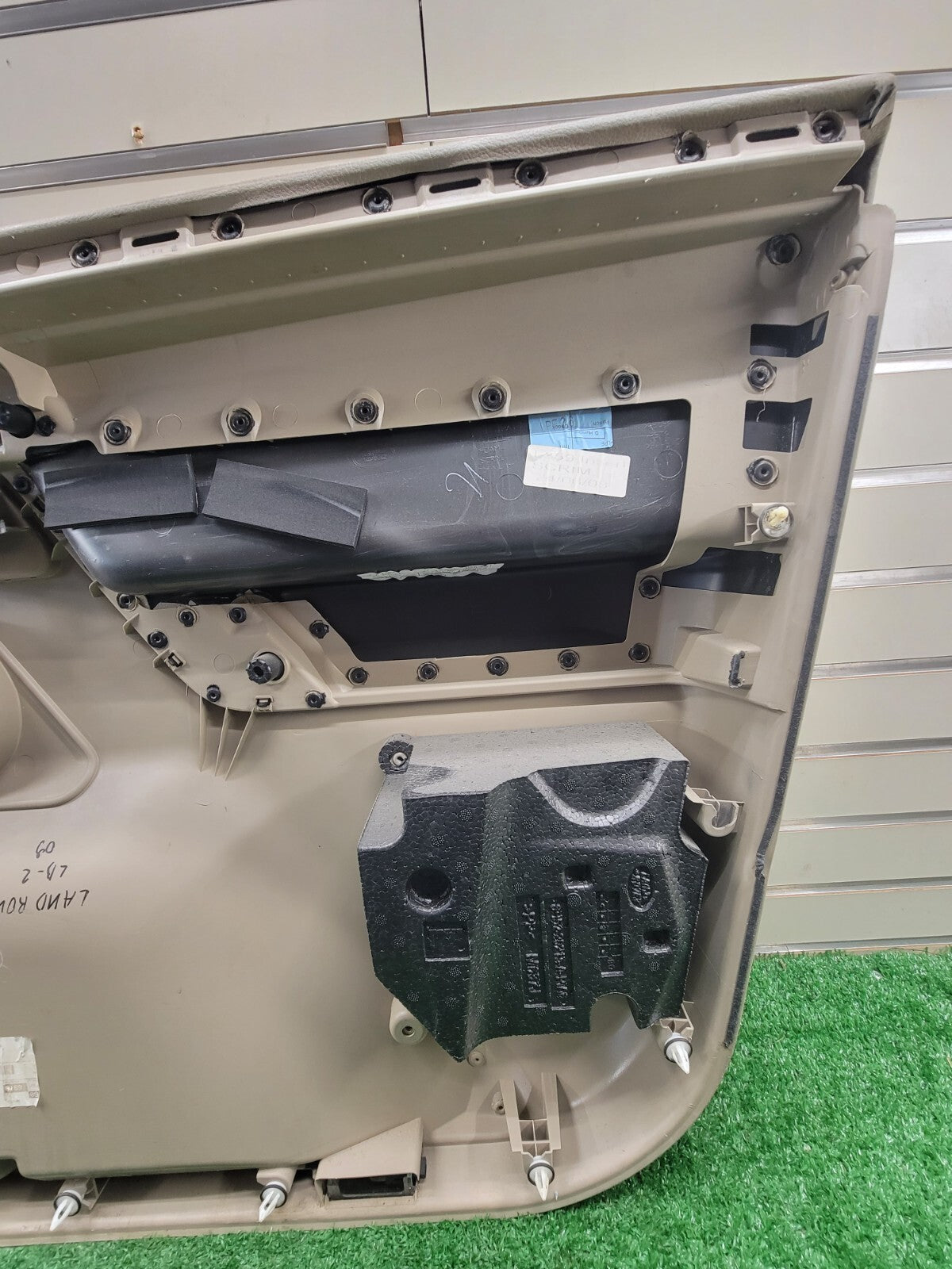 🔥08-15 Land Rover LR2 Front Door Interior Trim Panel Left Driver Side Tan OEM