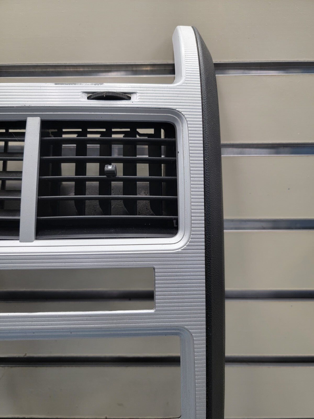 🔥09-10 DODGE JOURNEY Center DASH RADIO TRIM BEZEL Climate Vents OEM silver