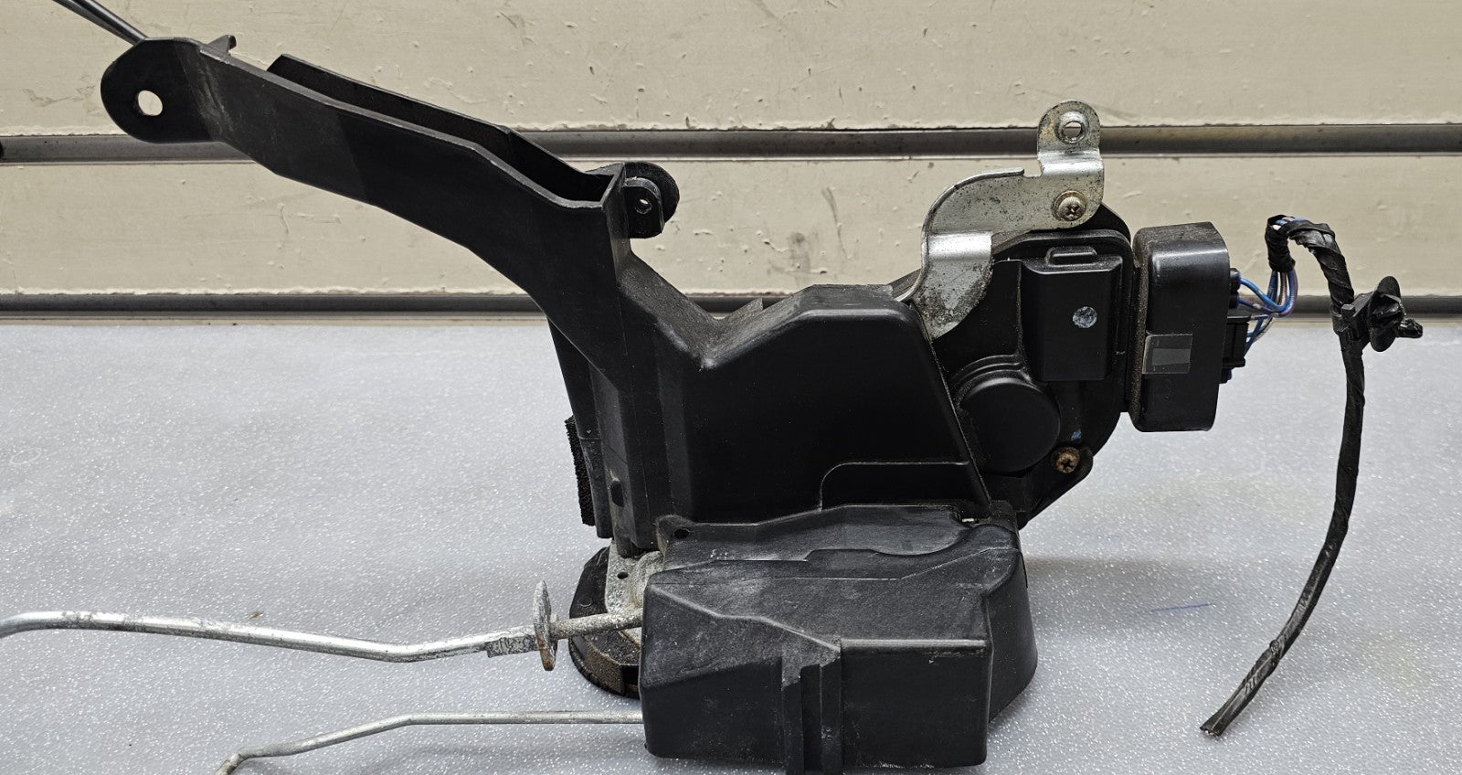 🔥 01-05 Toyota RAV4 Front Passenger RH Door Latch Lock Actuator OEM