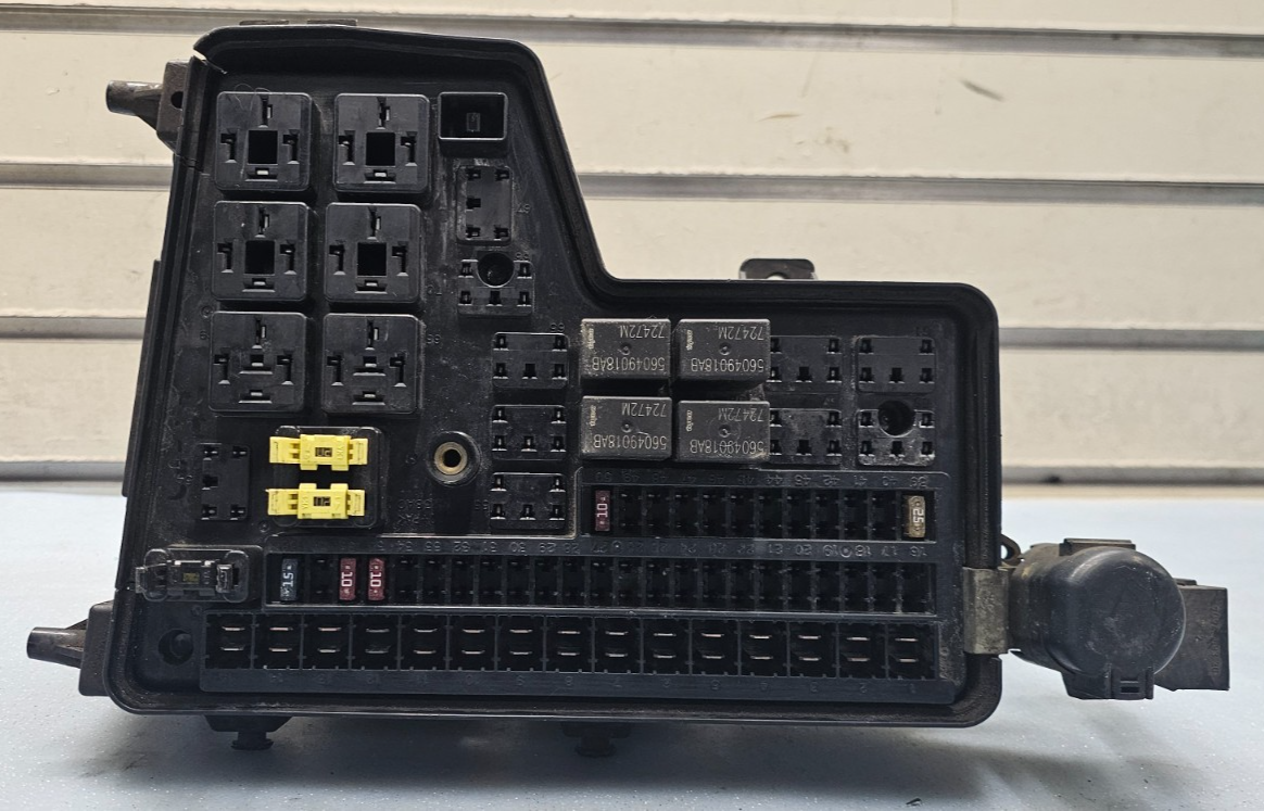 🔥02-05 DODGE RAM INTEGRATED POWER DISTRIBUTION MODULE FUSE BOX OEM