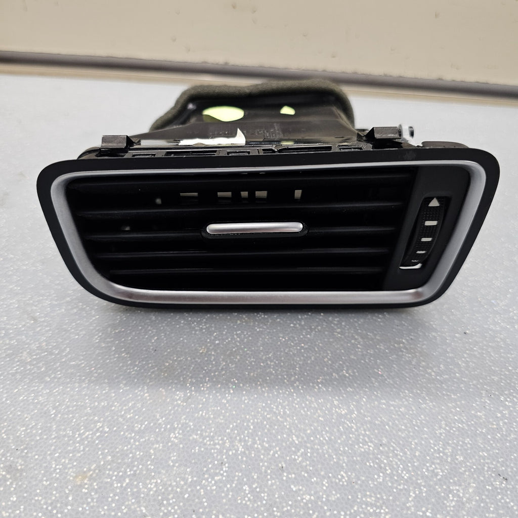 🔥11-18 VW Volkswagen Jetta Right Passenger Center Dash AC Air Vent Heater Trim