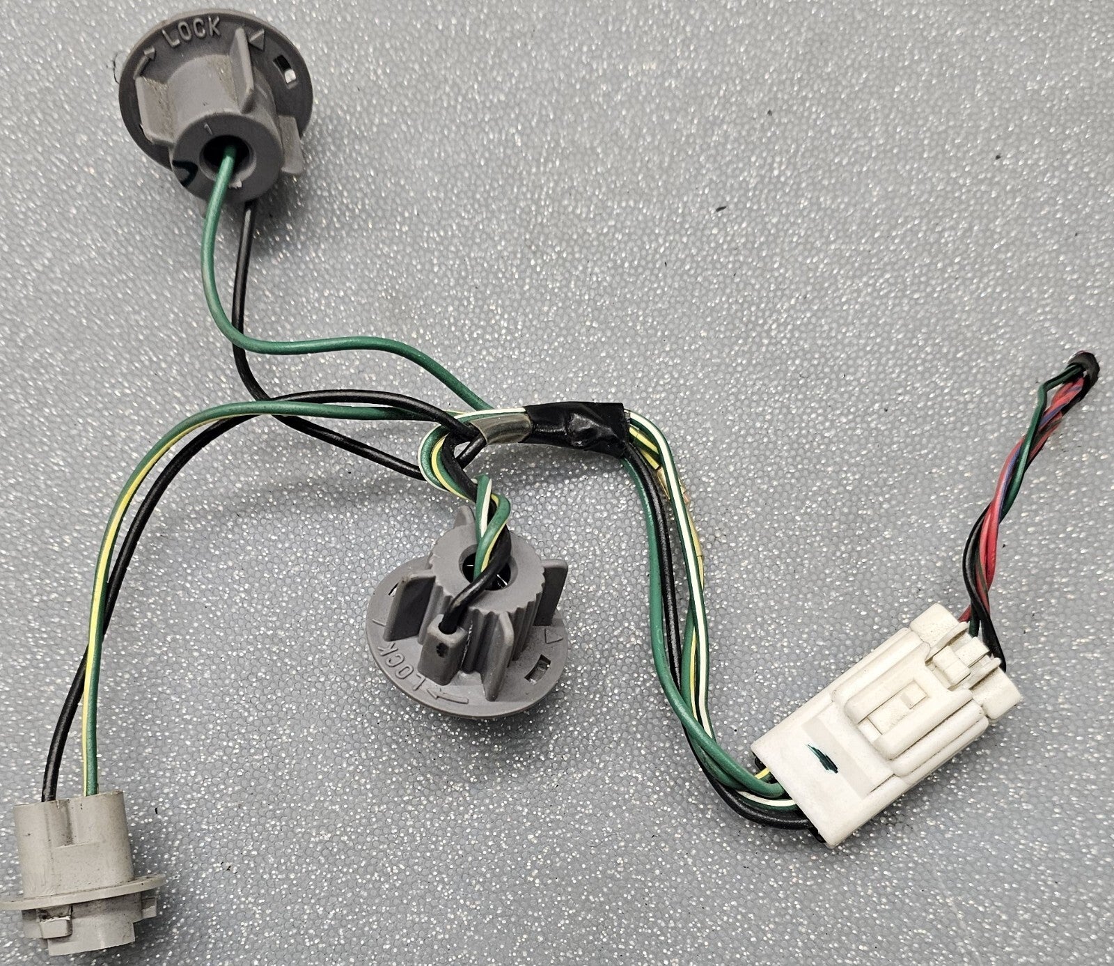 🔥2004-2006 Nissan Sentra Tail Light Break Light wire Wiring Harness Bulb Socket