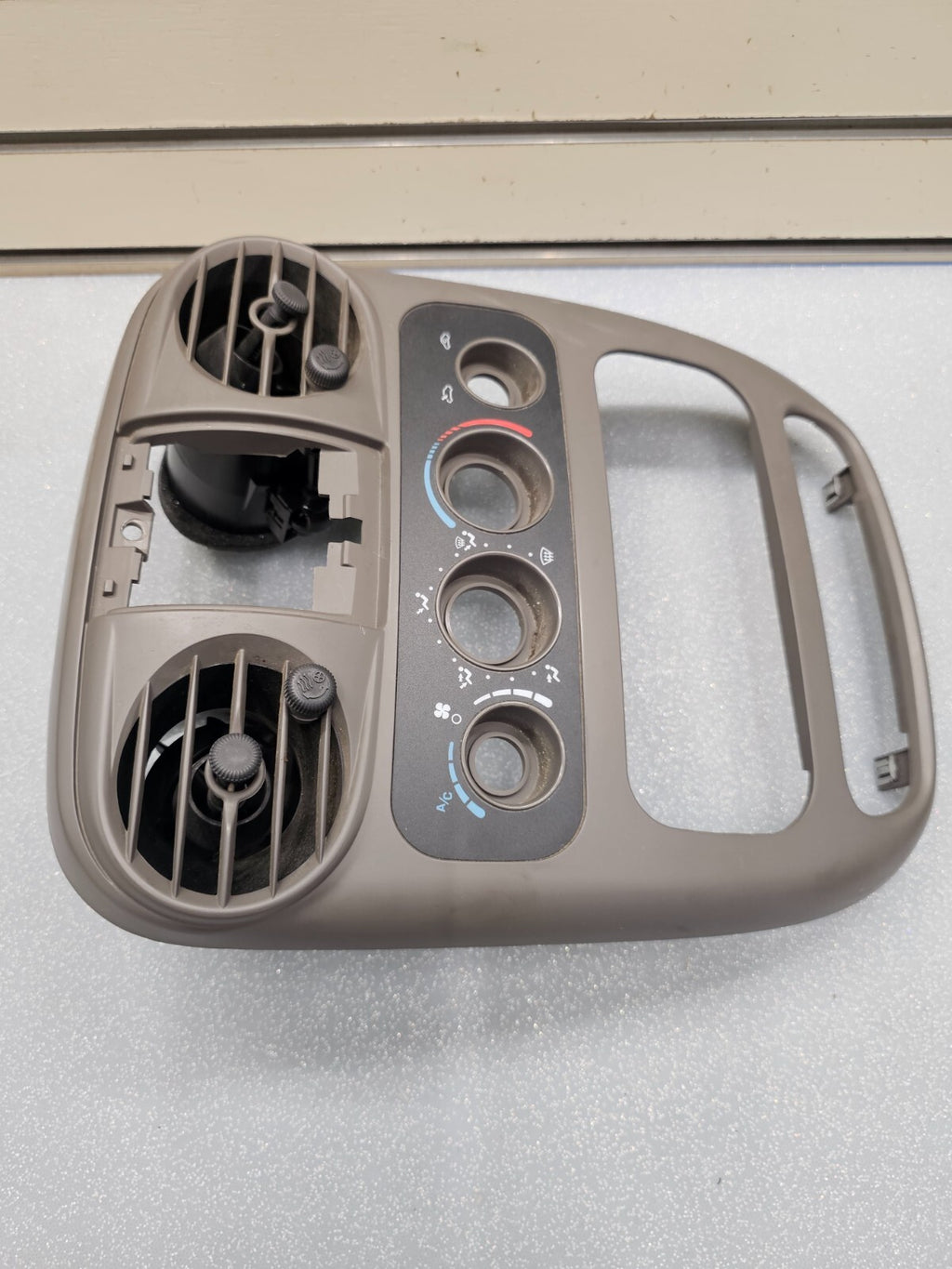 🔥01-05 Chrysler PT CRUISER Dash Radio Bezel Climate Trim Panel TAN B17