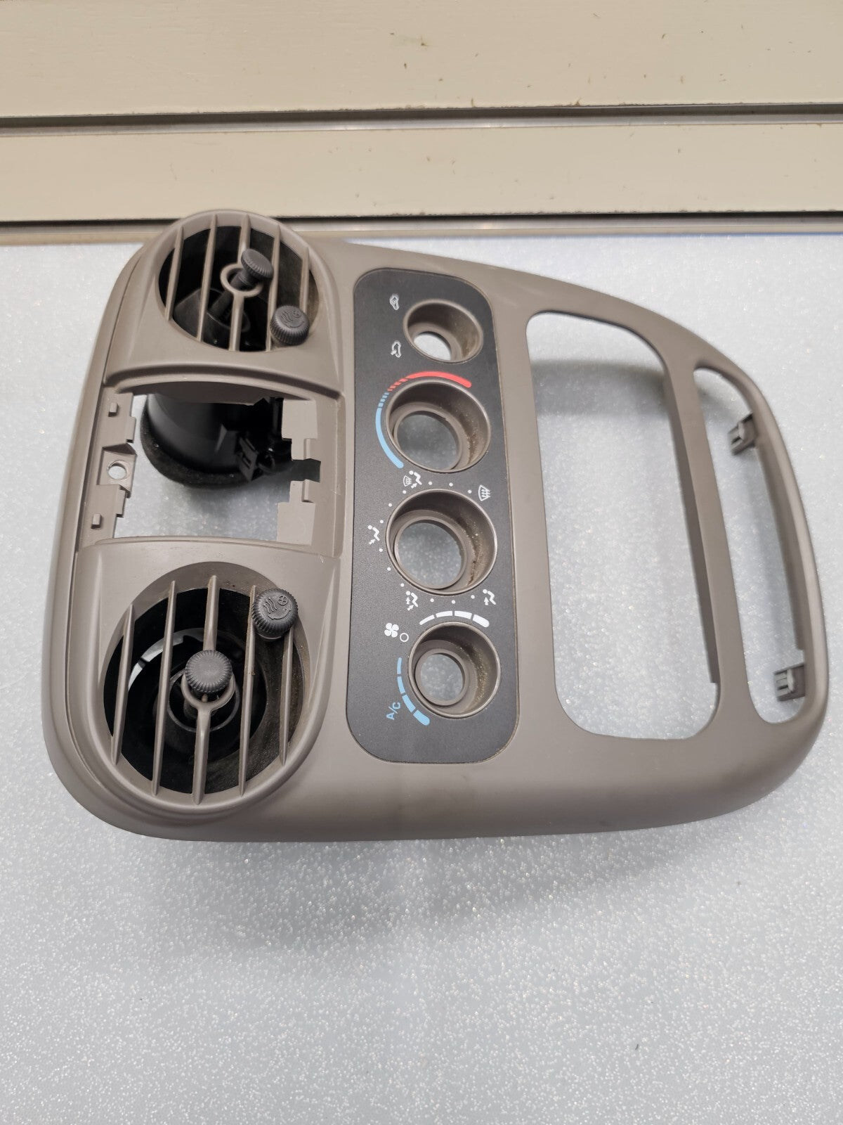 🔥01-05 Chrysler PT CRUISER Dash Radio Bezel Climate Trim Panel TAN B17
